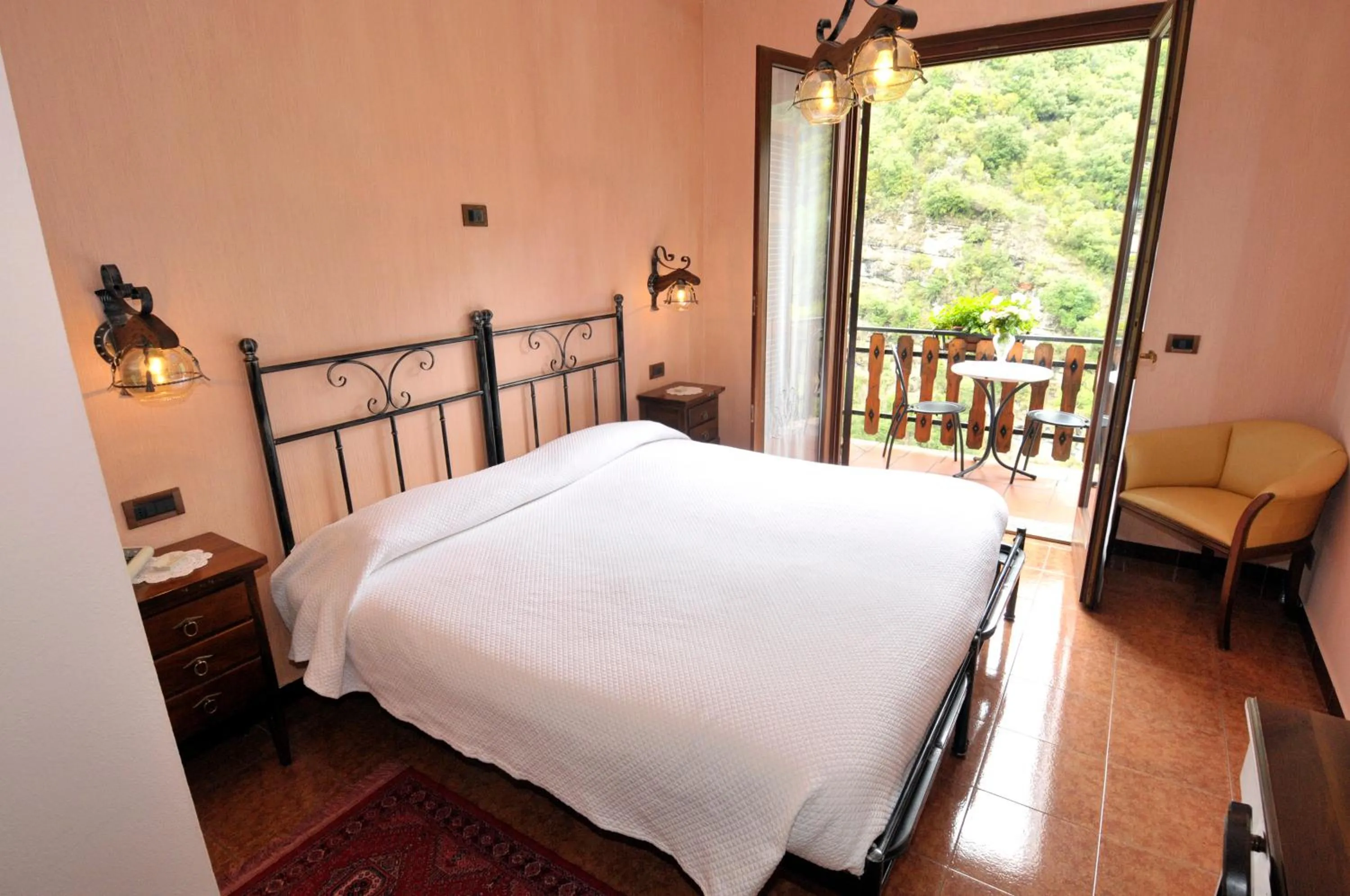 Bedroom, Bed in Hotel Lago Bin