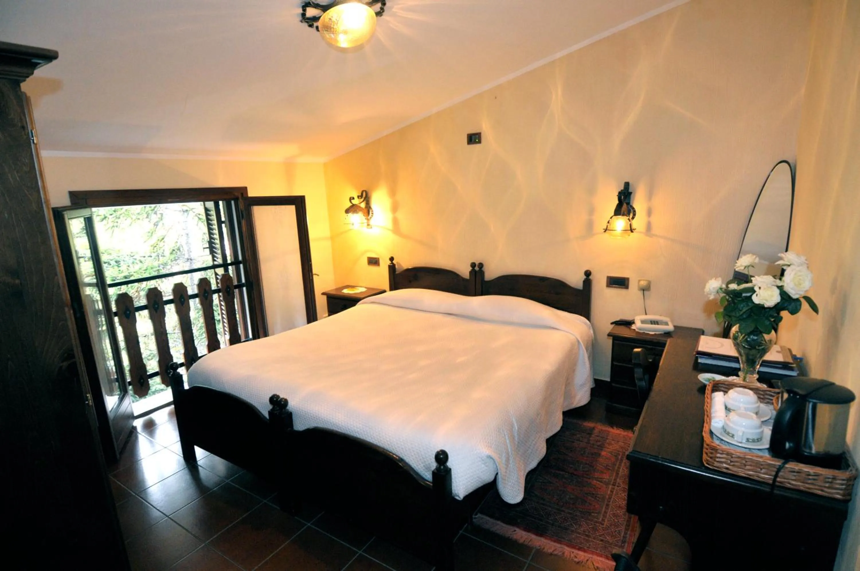 Bedroom, Bed in Hotel Lago Bin