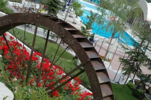 Facade/entrance in Hotel Lago Bin