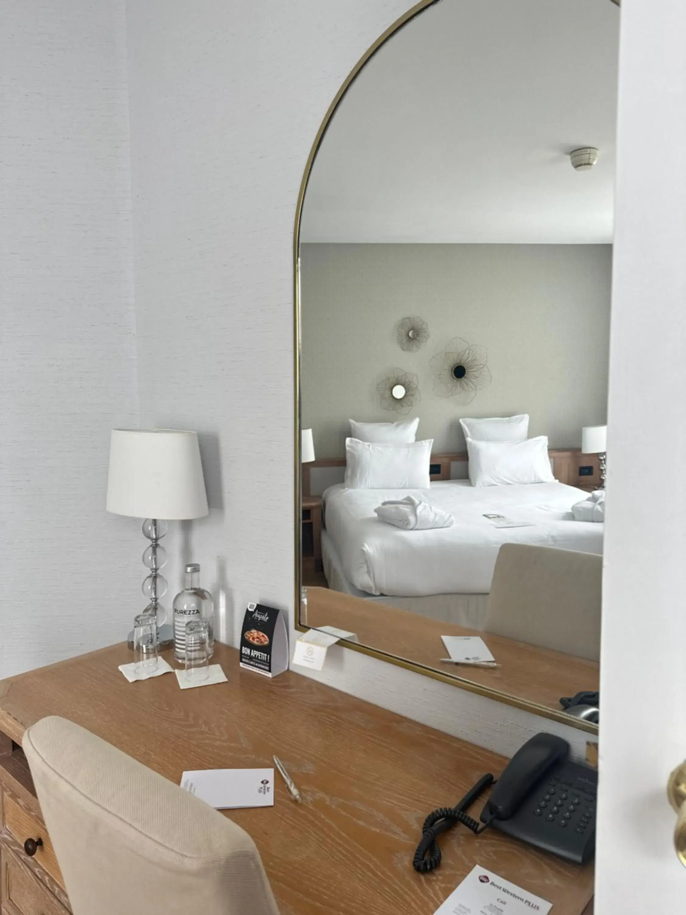 Bed in Best Western Plus Le Picardy Bed in Best Western Plus Le Picardy