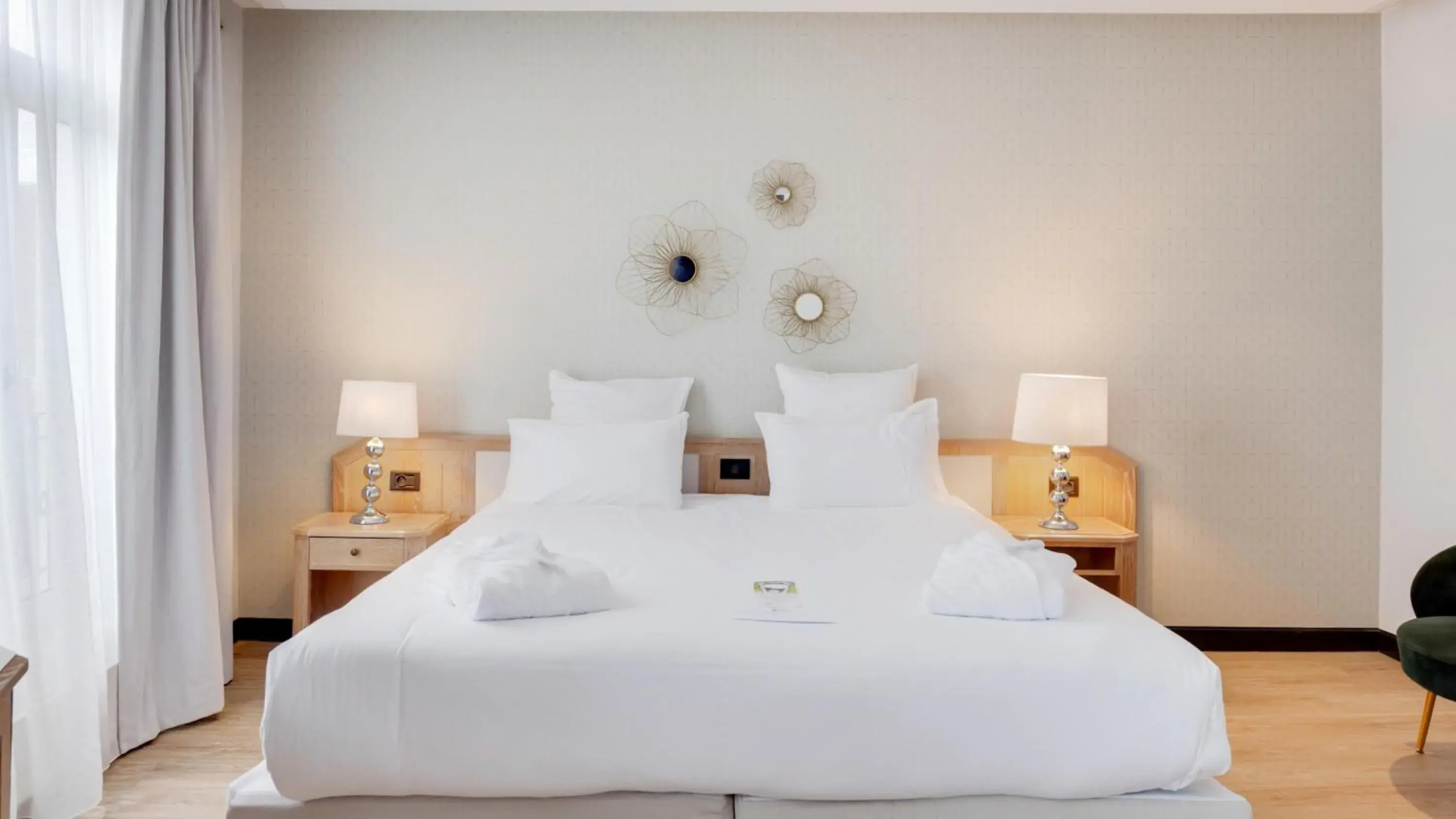 Bedroom, Bed in Best Western Plus Le Picardy Bedroom, Bed in Best Western Plus Le Picardy