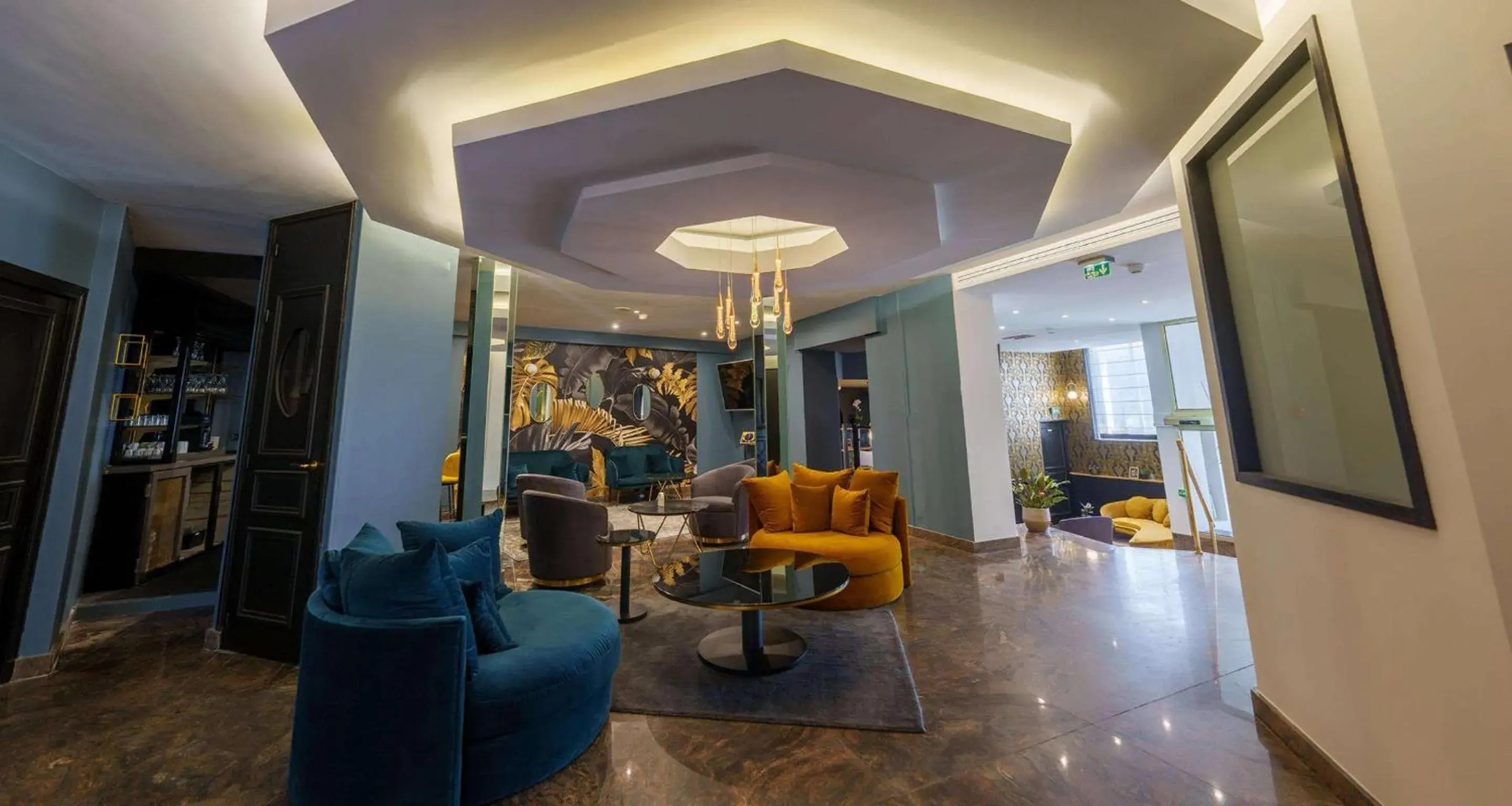 Lounge or bar in Best Western Plus Le Picardy Lounge or bar in Best Western Plus Le Picardy