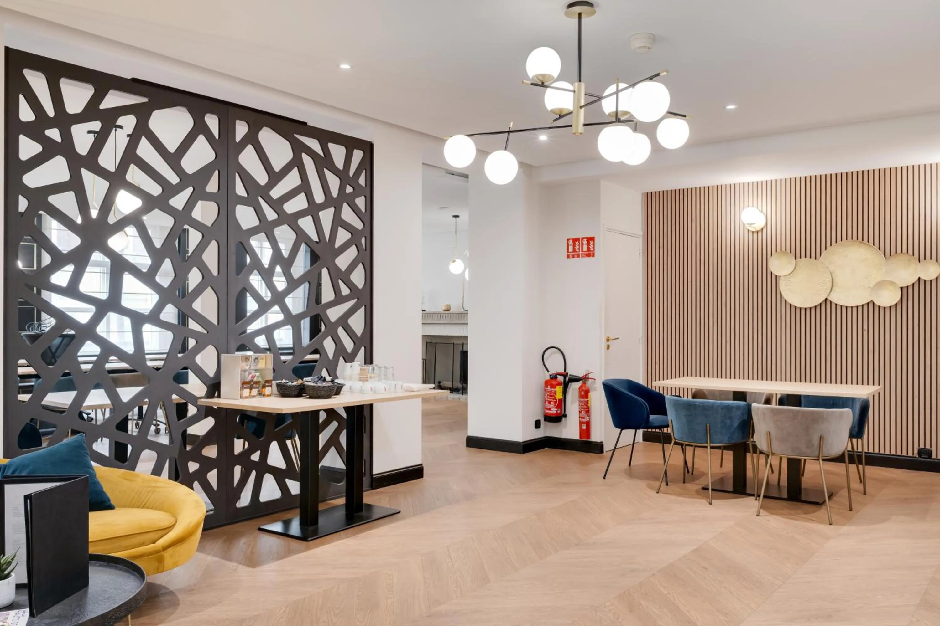 Seating area in Best Western Plus Le Picardy