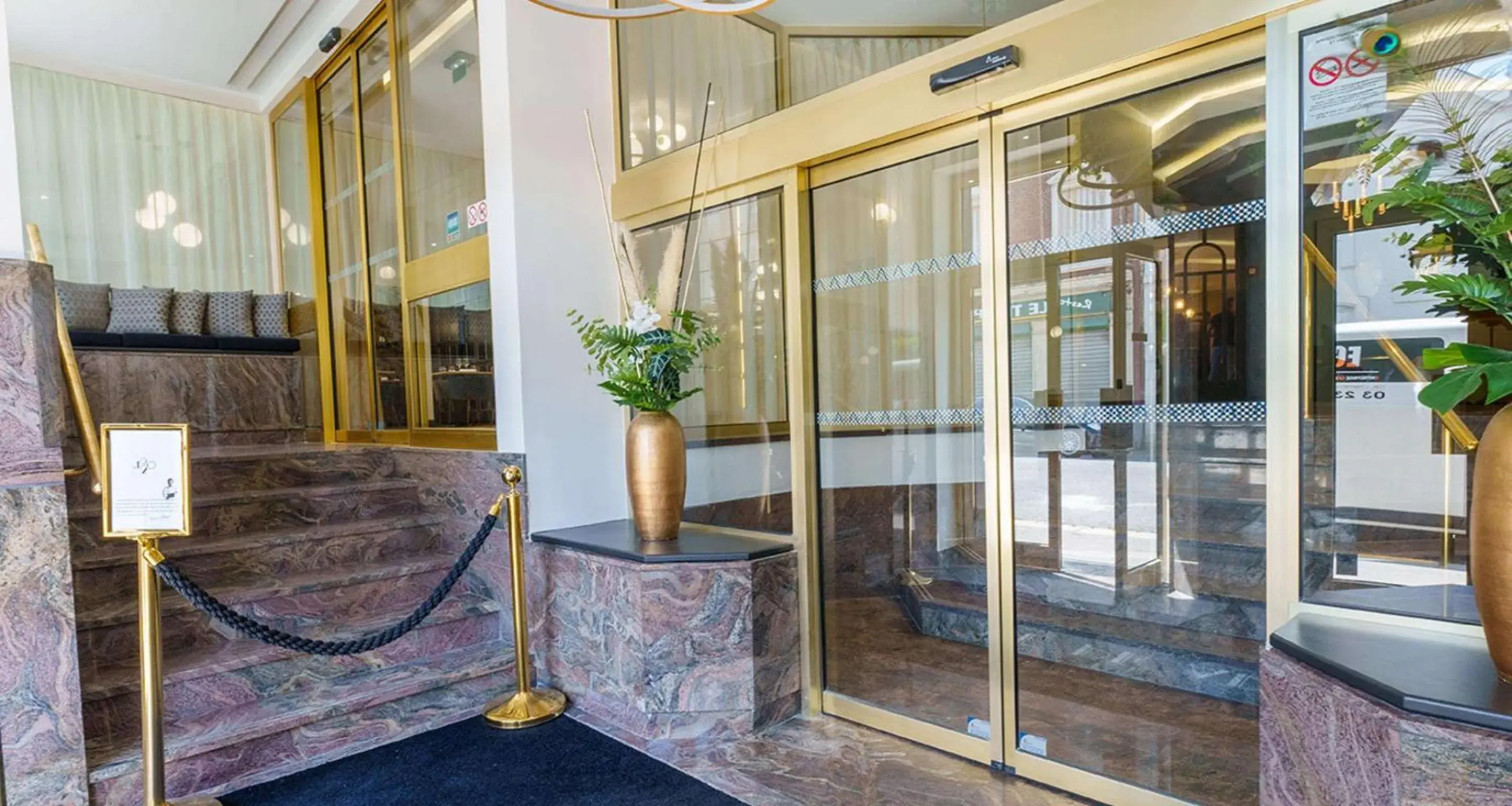 Lobby or reception in Best Western Plus Le Picardy Lobby or reception in Best Western Plus Le Picardy