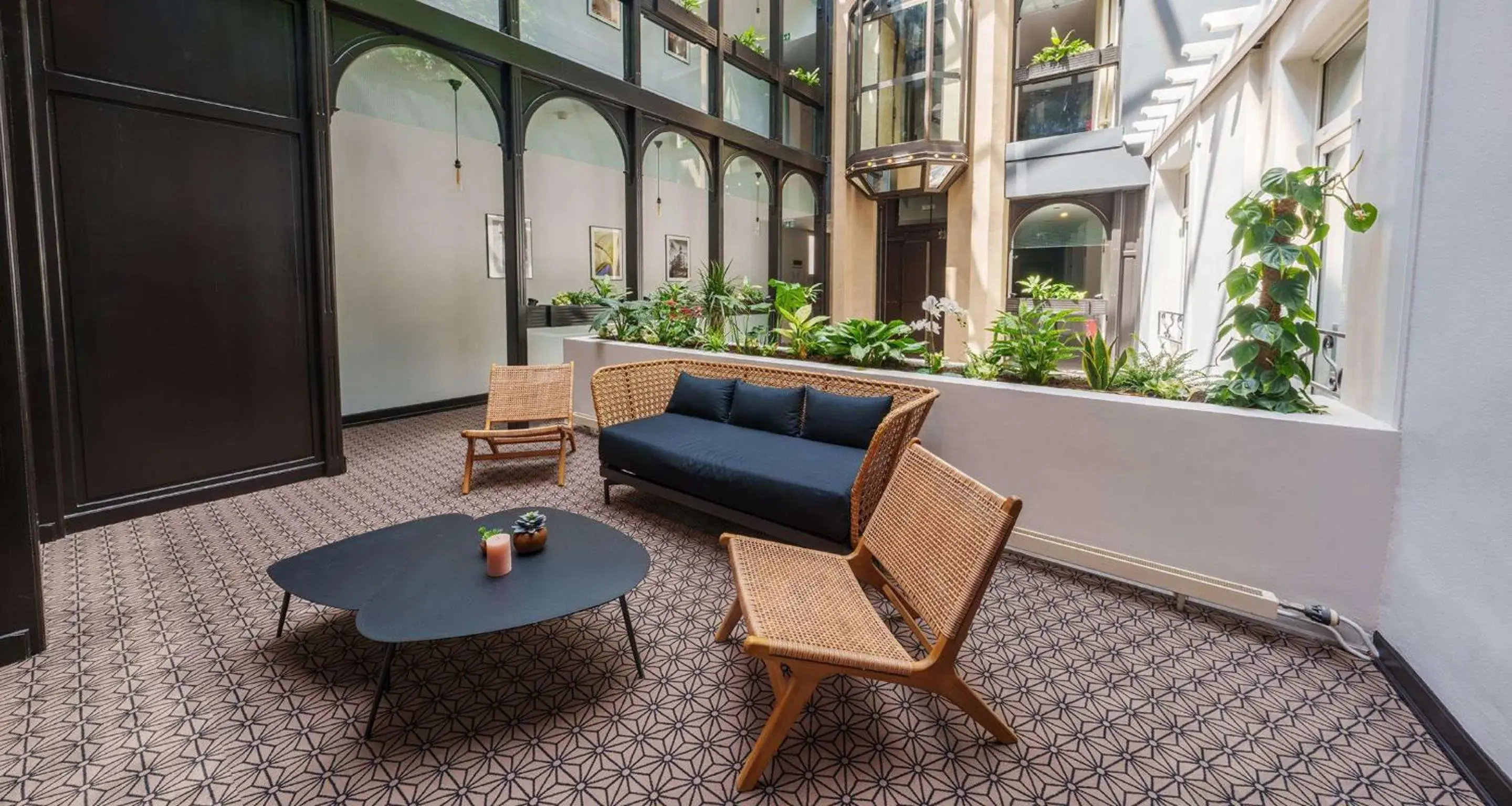 Lounge or bar in Best Western Plus Le Picardy Lounge or bar in Best Western Plus Le Picardy