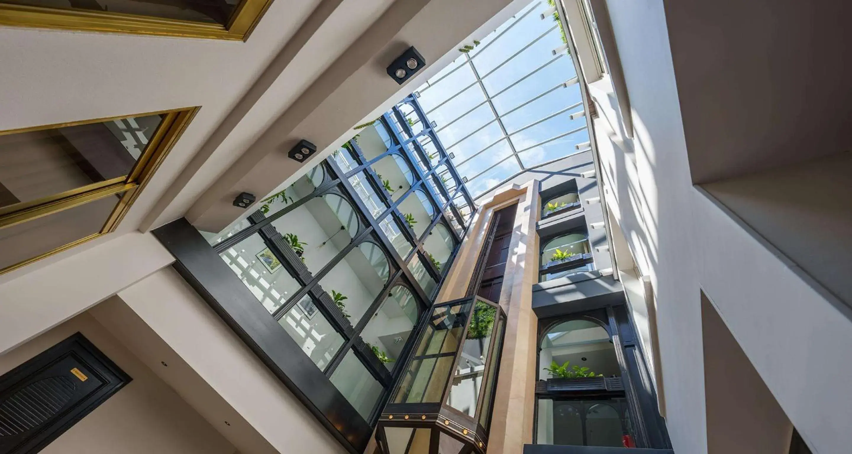 Lobby or reception in Best Western Plus Le Picardy Lobby or reception in Best Western Plus Le Picardy