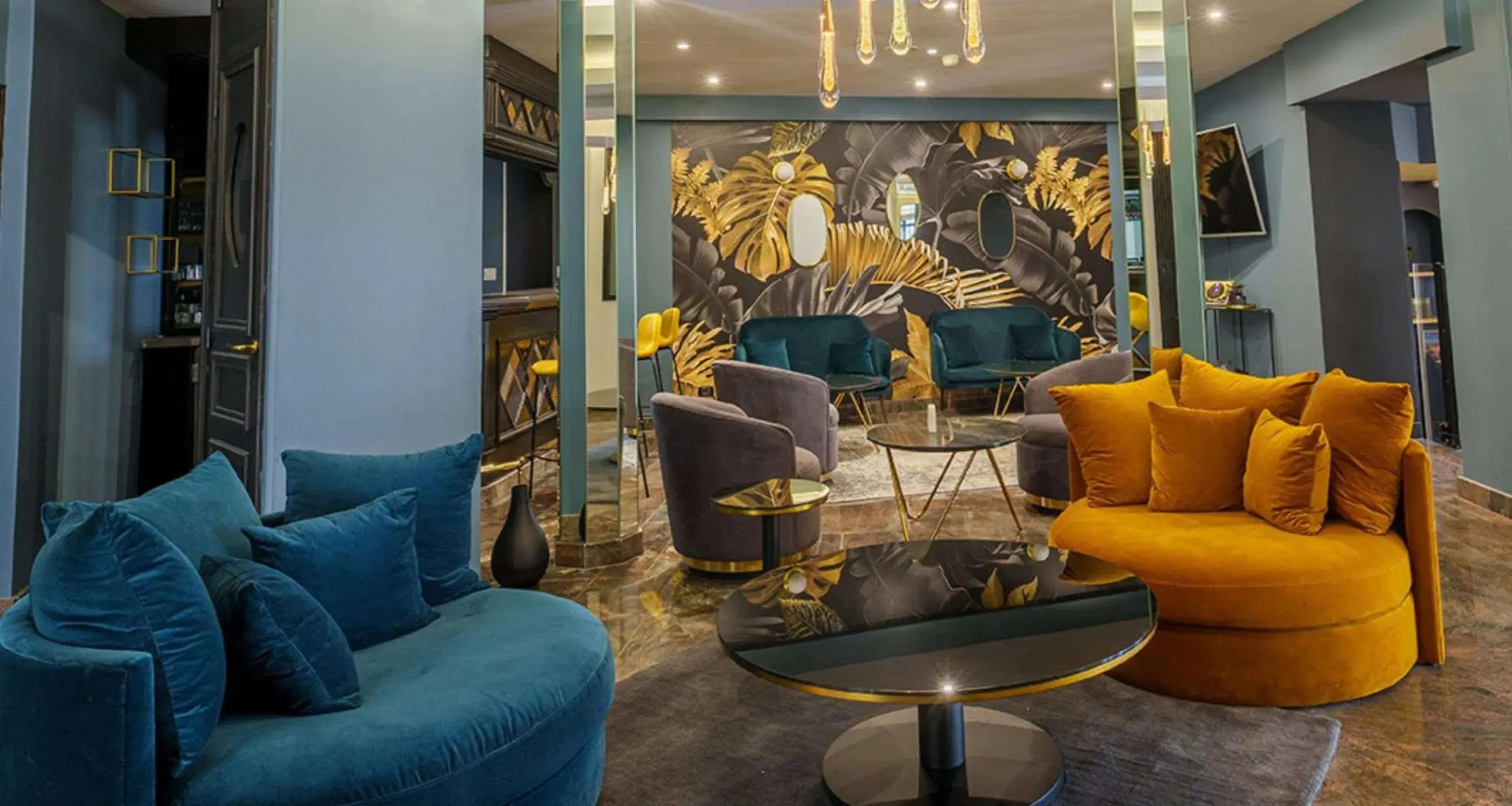 Lounge or bar in Best Western Plus Le Picardy Lounge or bar in Best Western Plus Le Picardy