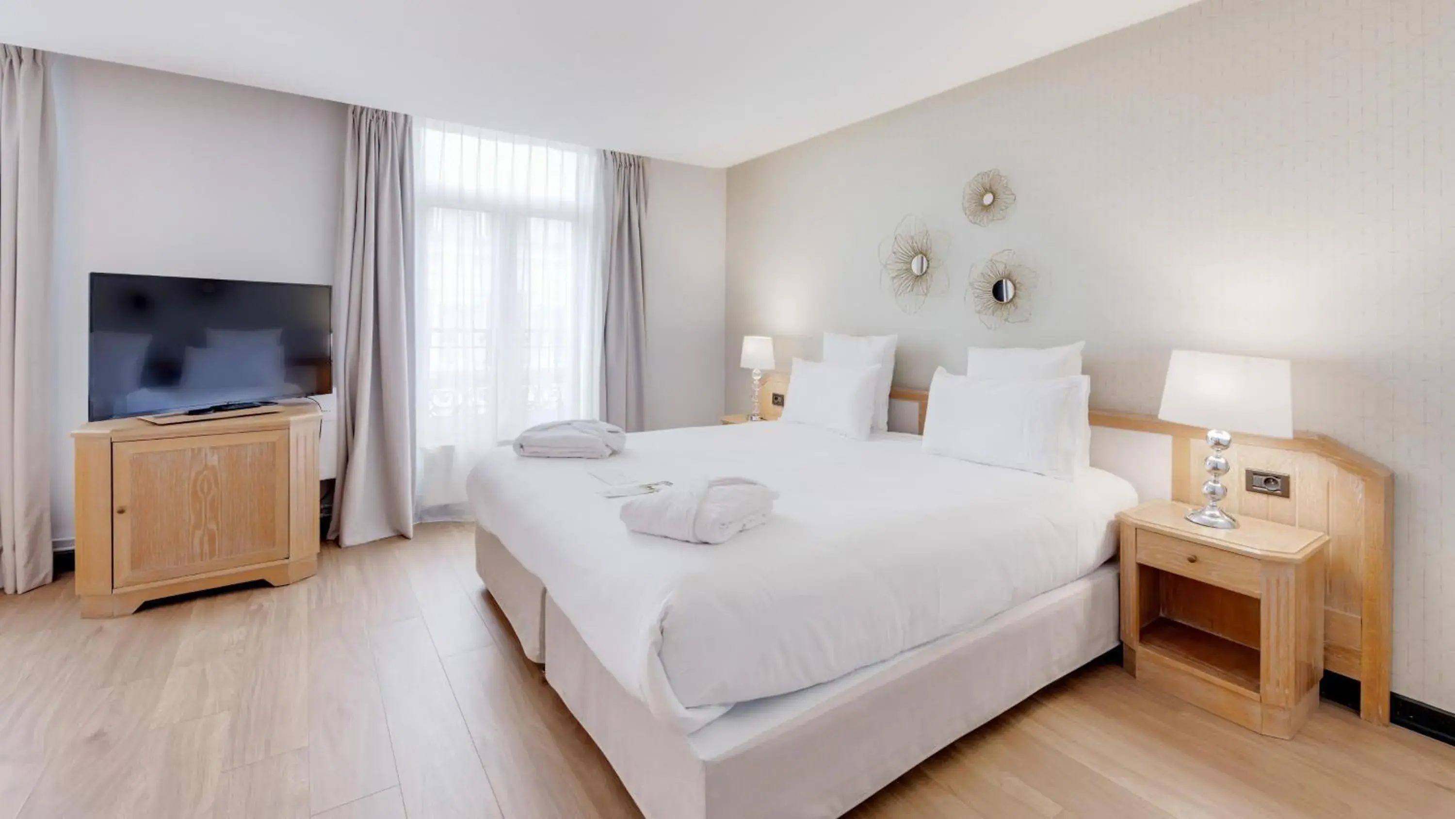 Bedroom, Bed in Best Western Plus Le Picardy Bedroom, Bed in Best Western Plus Le Picardy