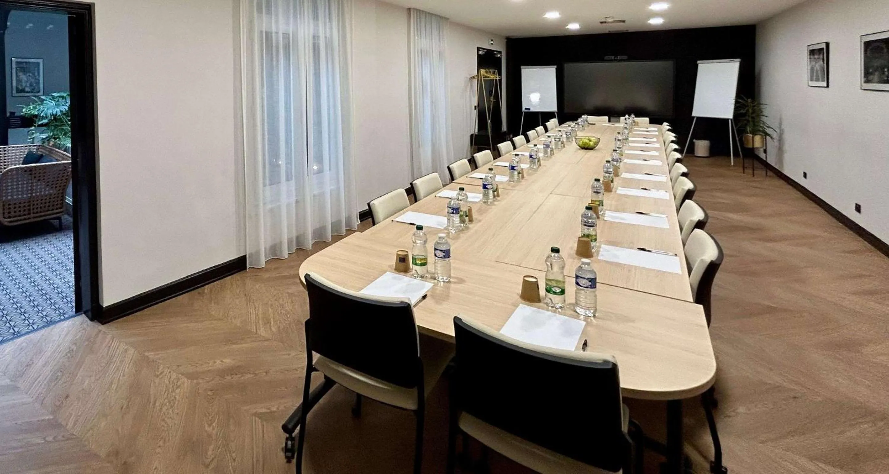 Business facilities in Best Western Plus Le Picardy