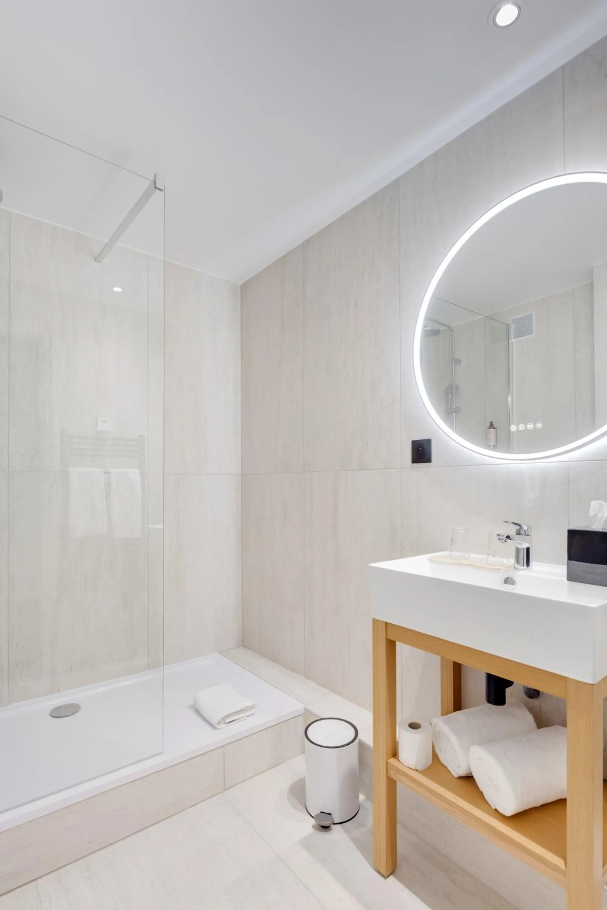 Shower in Best Western Plus Le Picardy