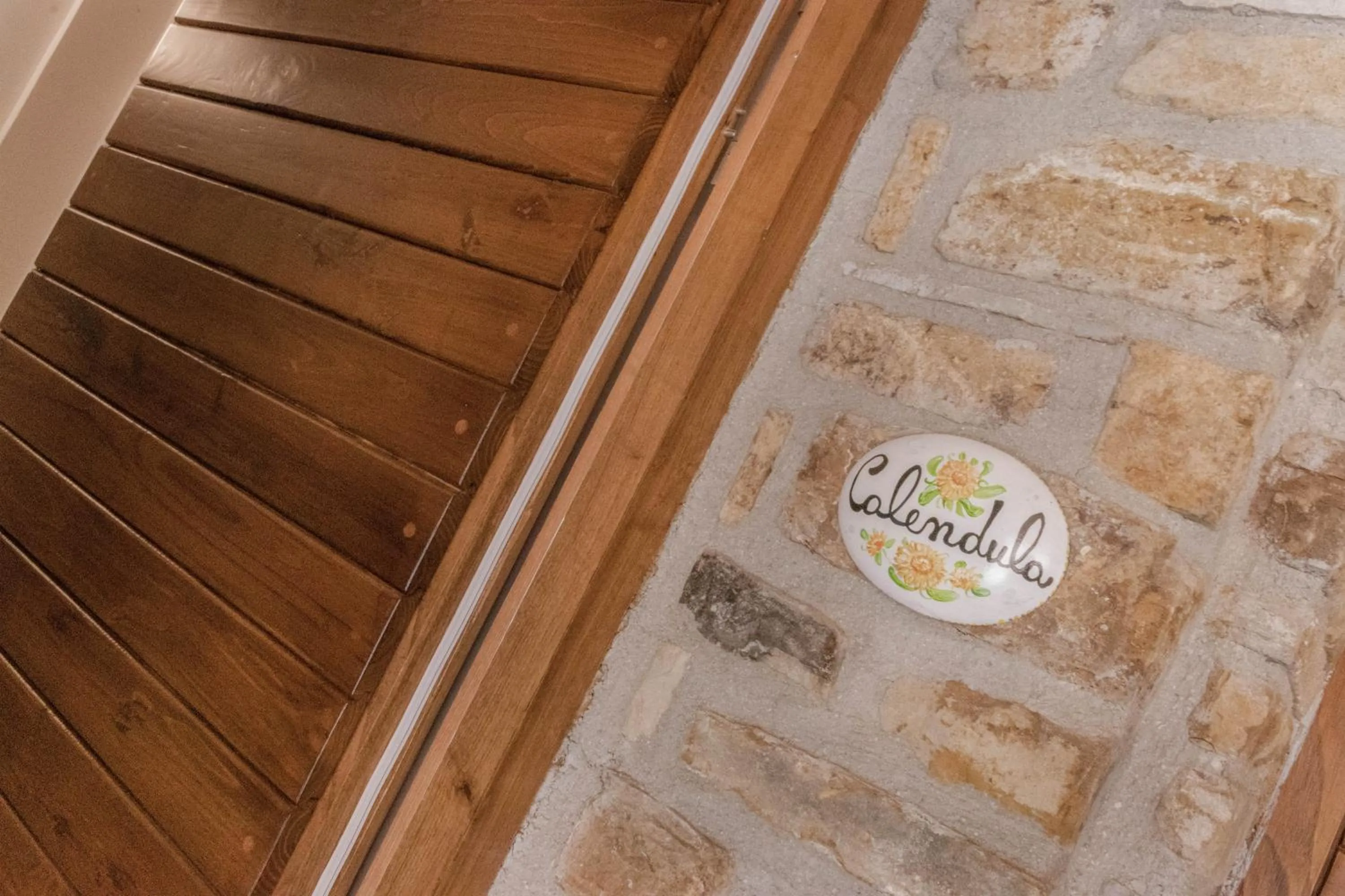 Logo/Certificate/Sign in Country House L'antica pietra