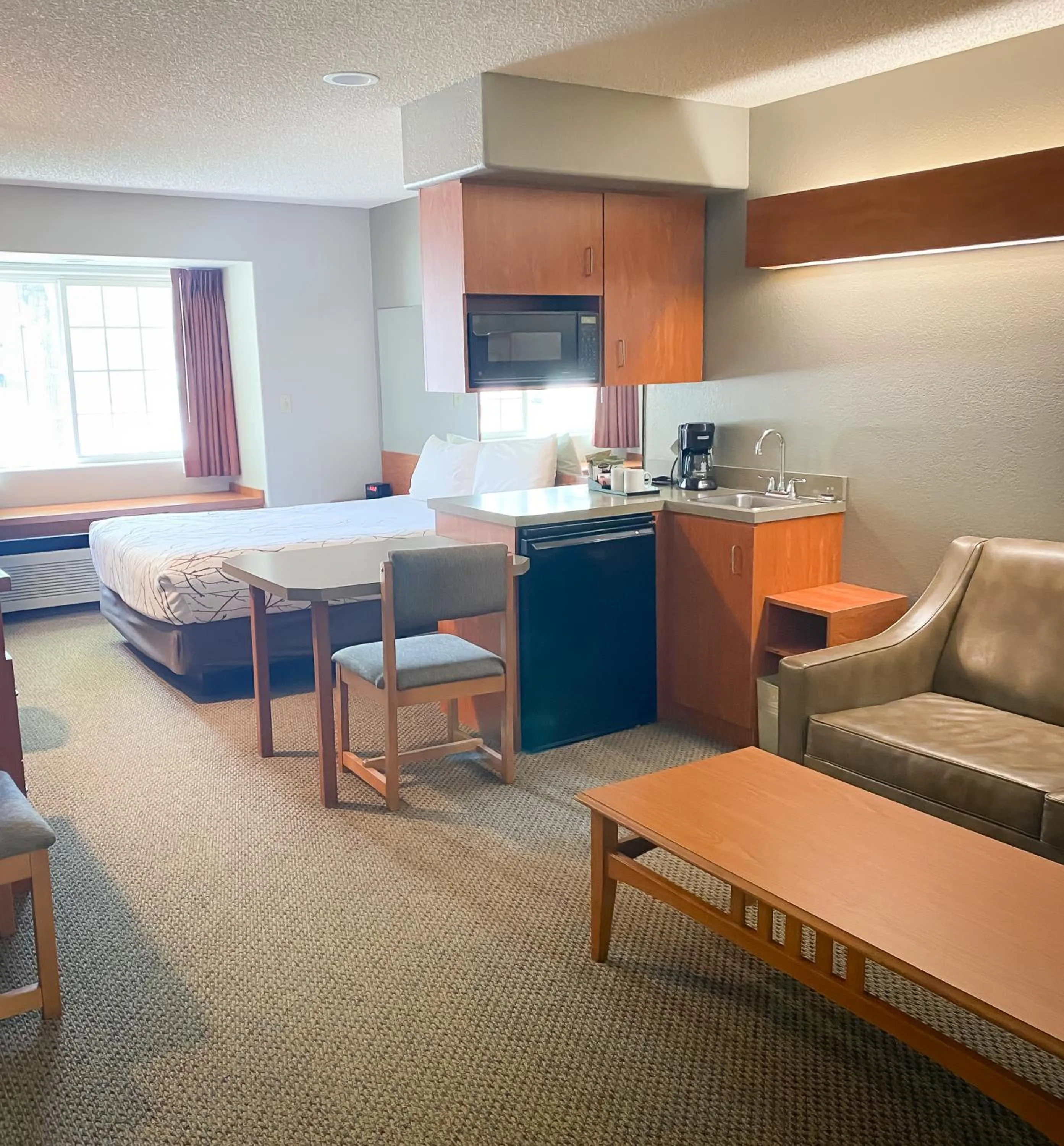 Kitchen or kitchenette in Monument Inn & Suites