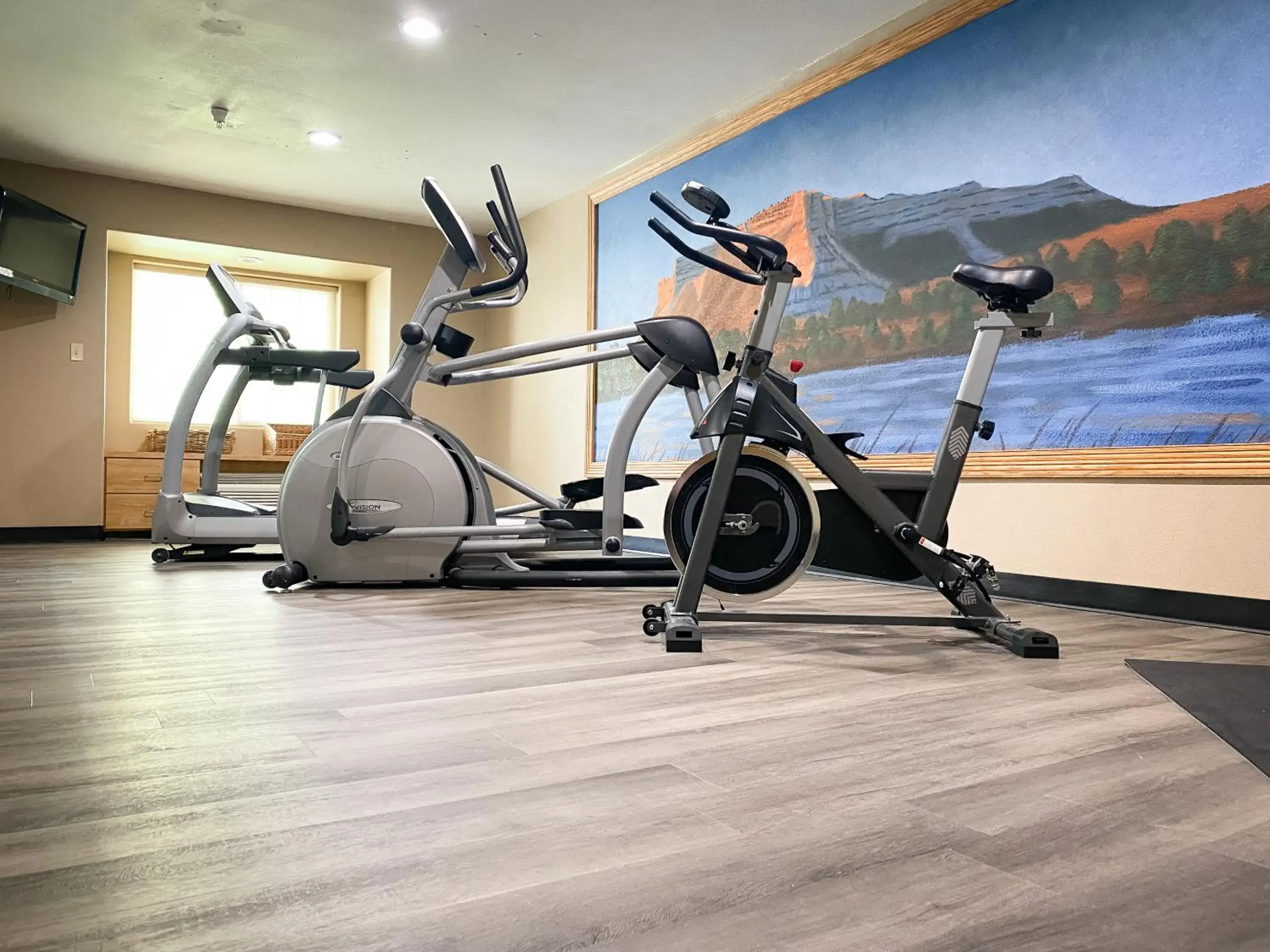 Fitness centre/facilities in Monument Inn & Suites Fitness centre/facilities in Monument Inn & Suites
