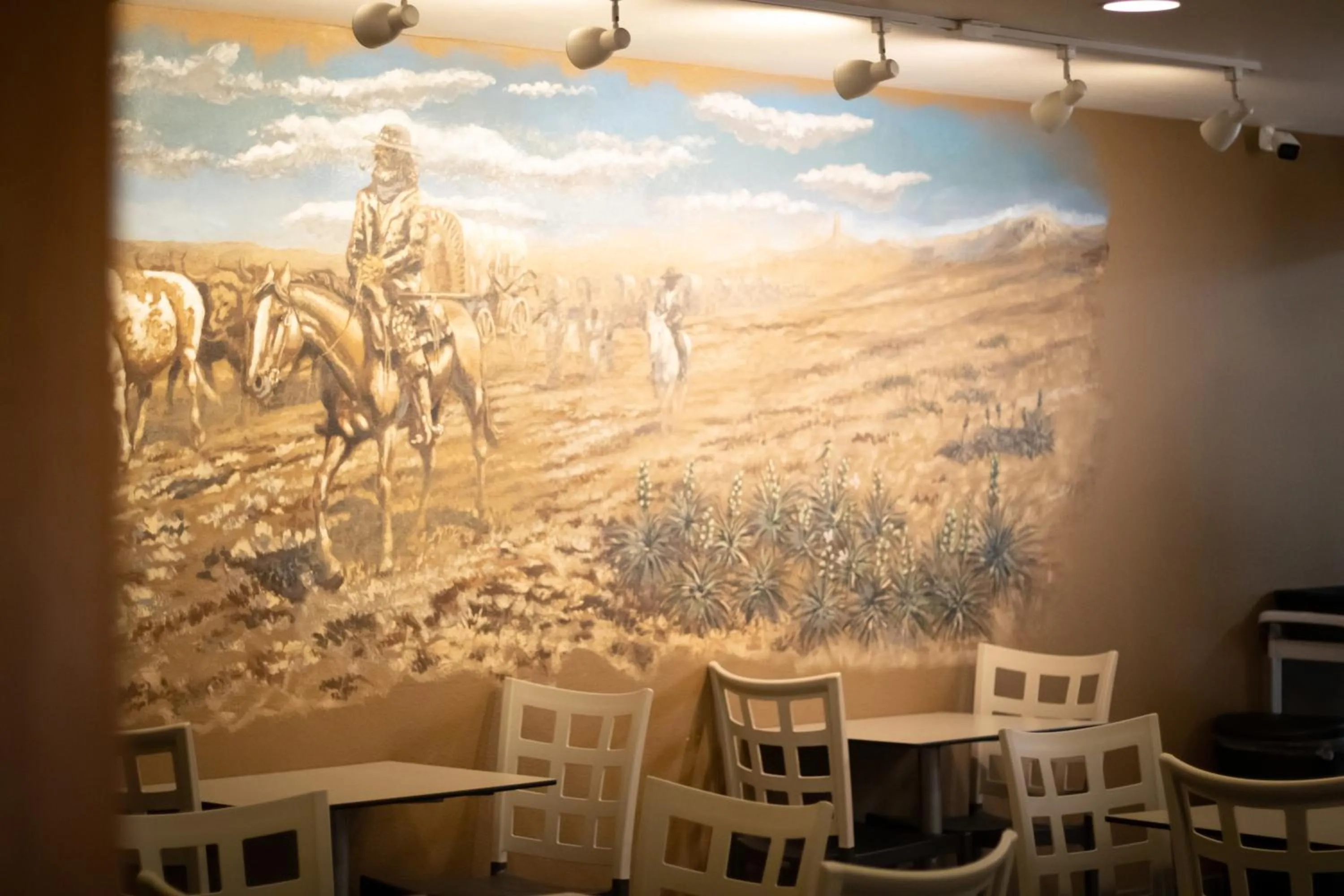 Breakfast in Monument Inn & Suites