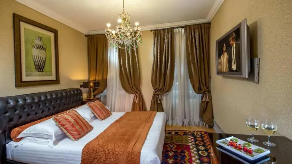 Bed in The Inn at the Roman Forum Luxury Collection - The Inn At The Roman Forum Bed in The Inn at the Roman Forum Luxury Collection - The Inn At The Roman Forum