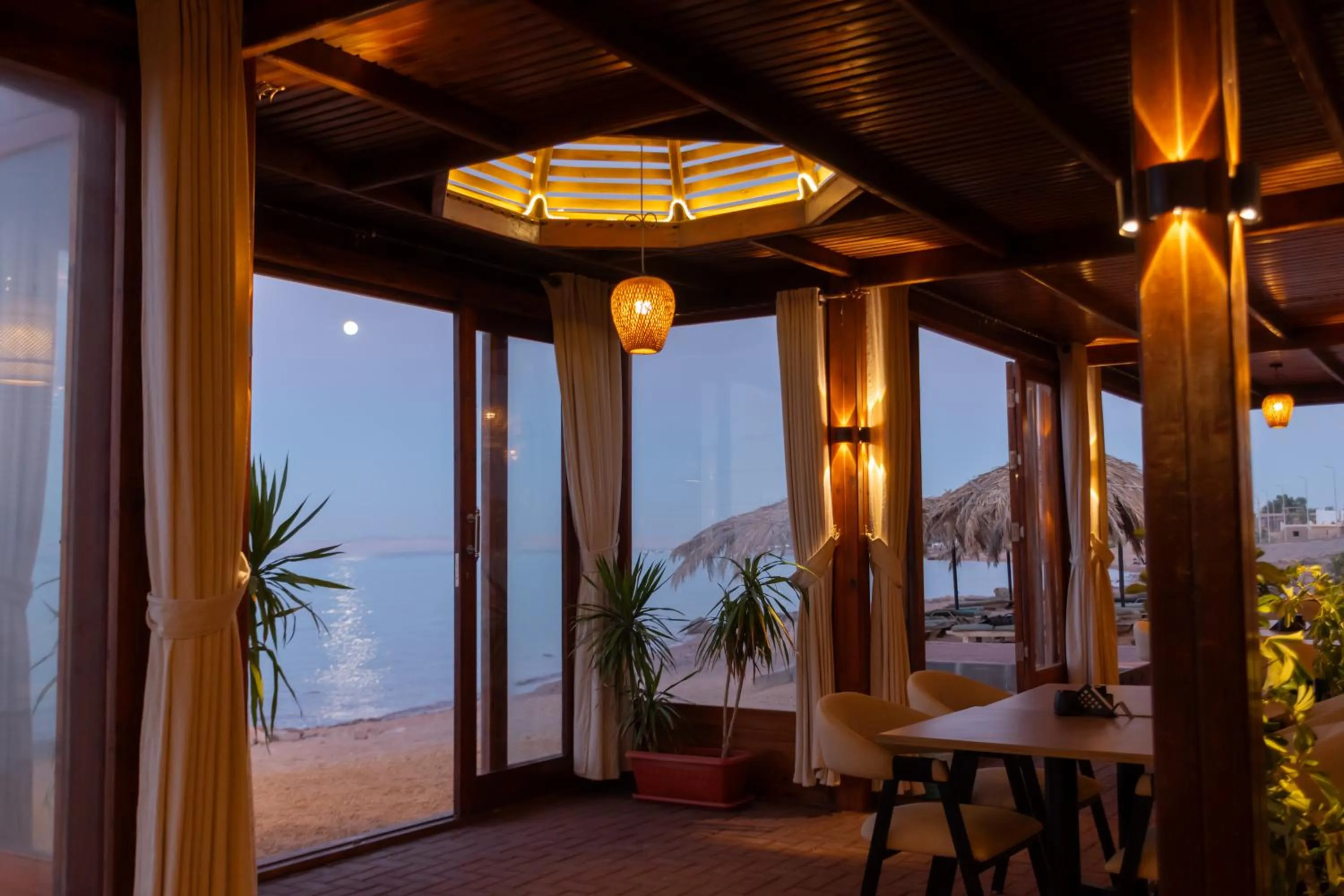 Restaurant/places to eat in The Bedouin Moon