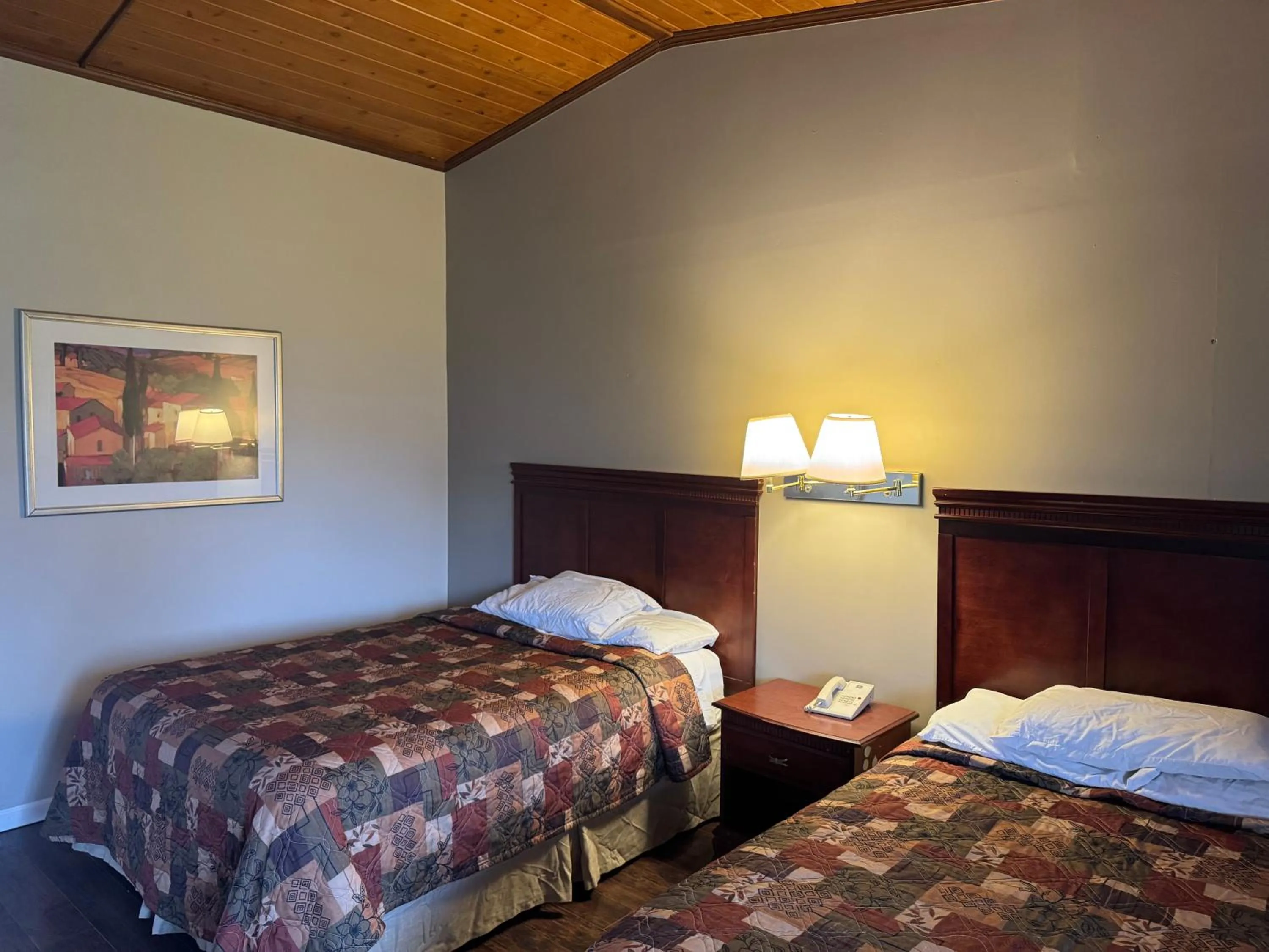 Bed in Town & Country Motel