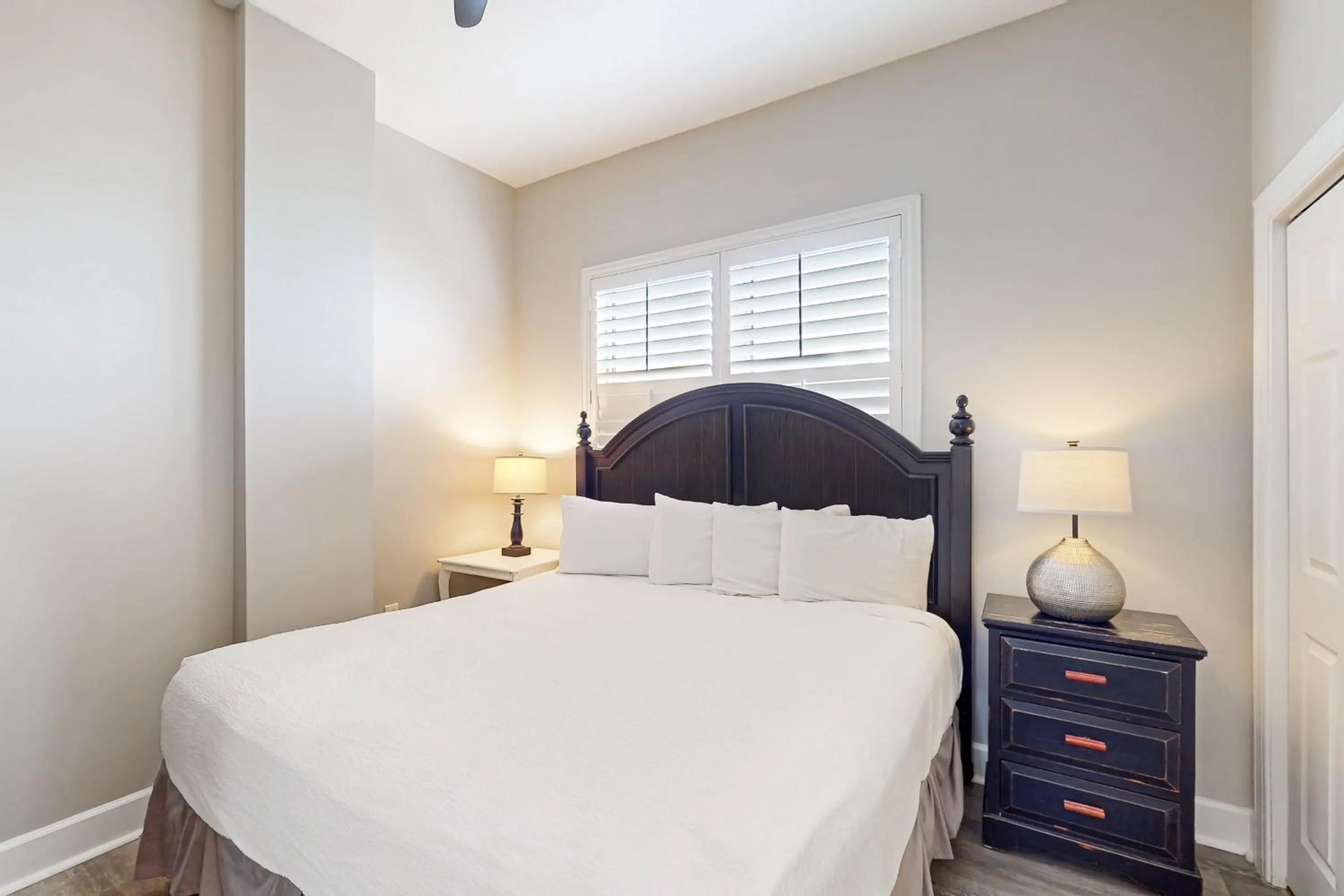 Bed in Sunrise Beach Resort V