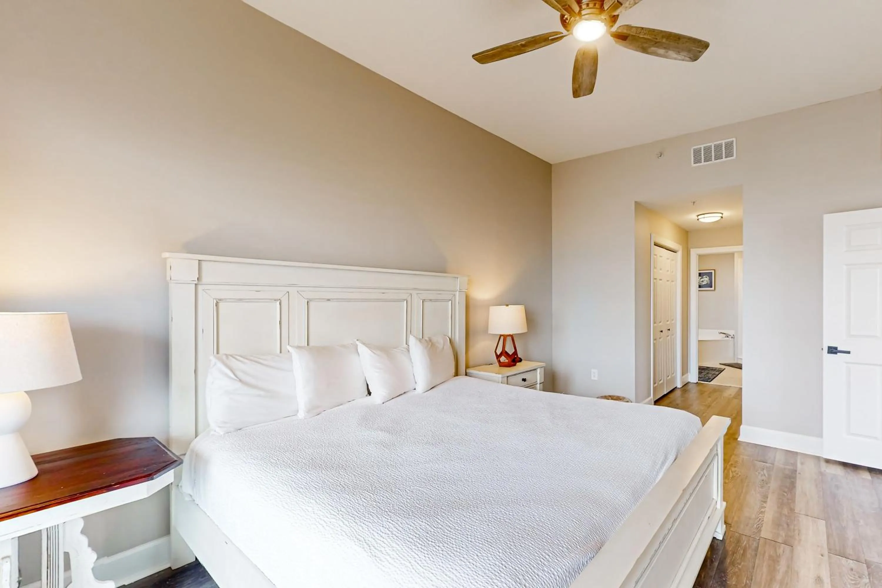 Bed in Sunrise Beach Resort V