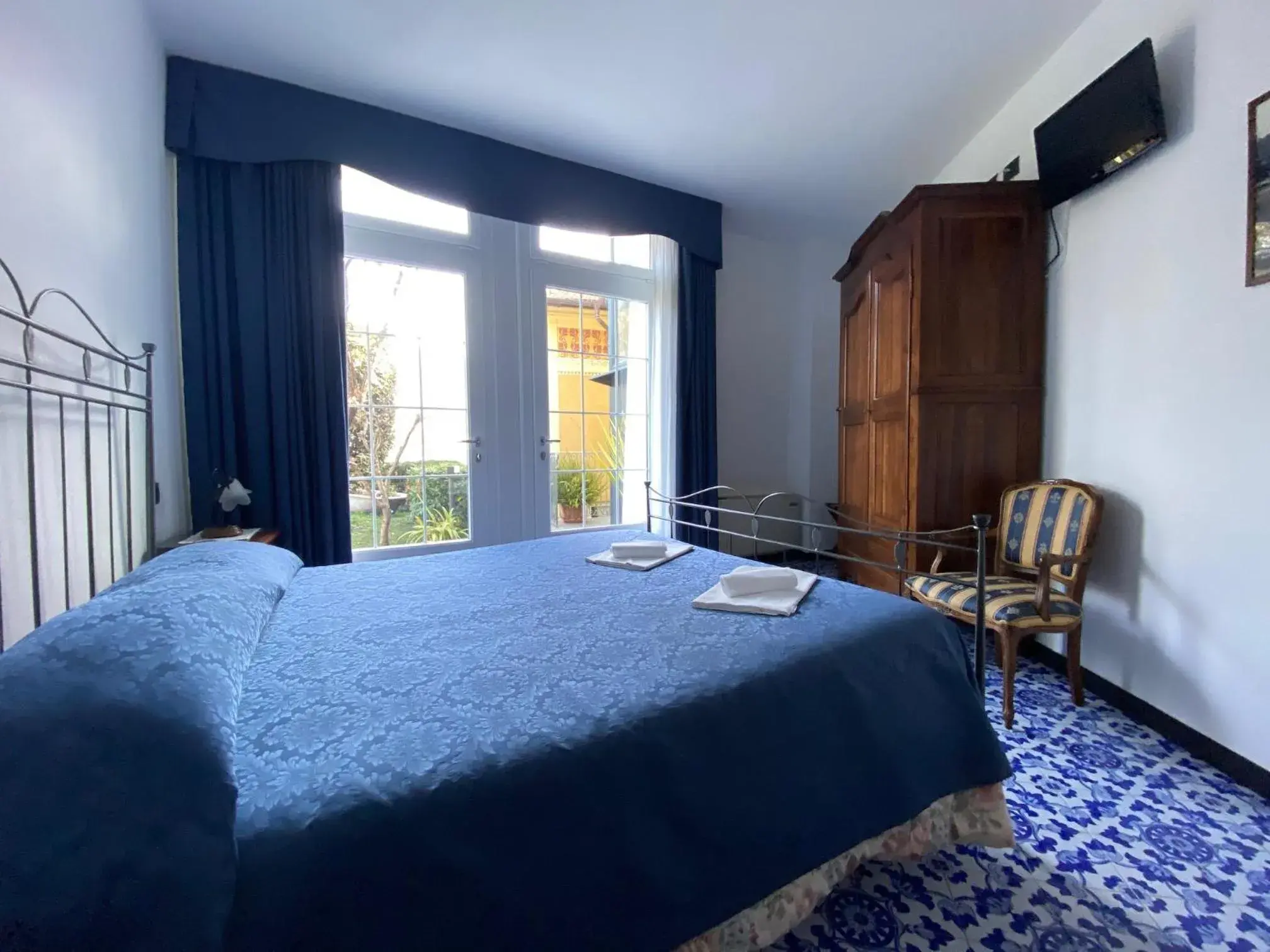 Superior Double or Twin Room with Garden View in Villa Margherita Superior Double or Twin Room with Garden View in Villa Margherita