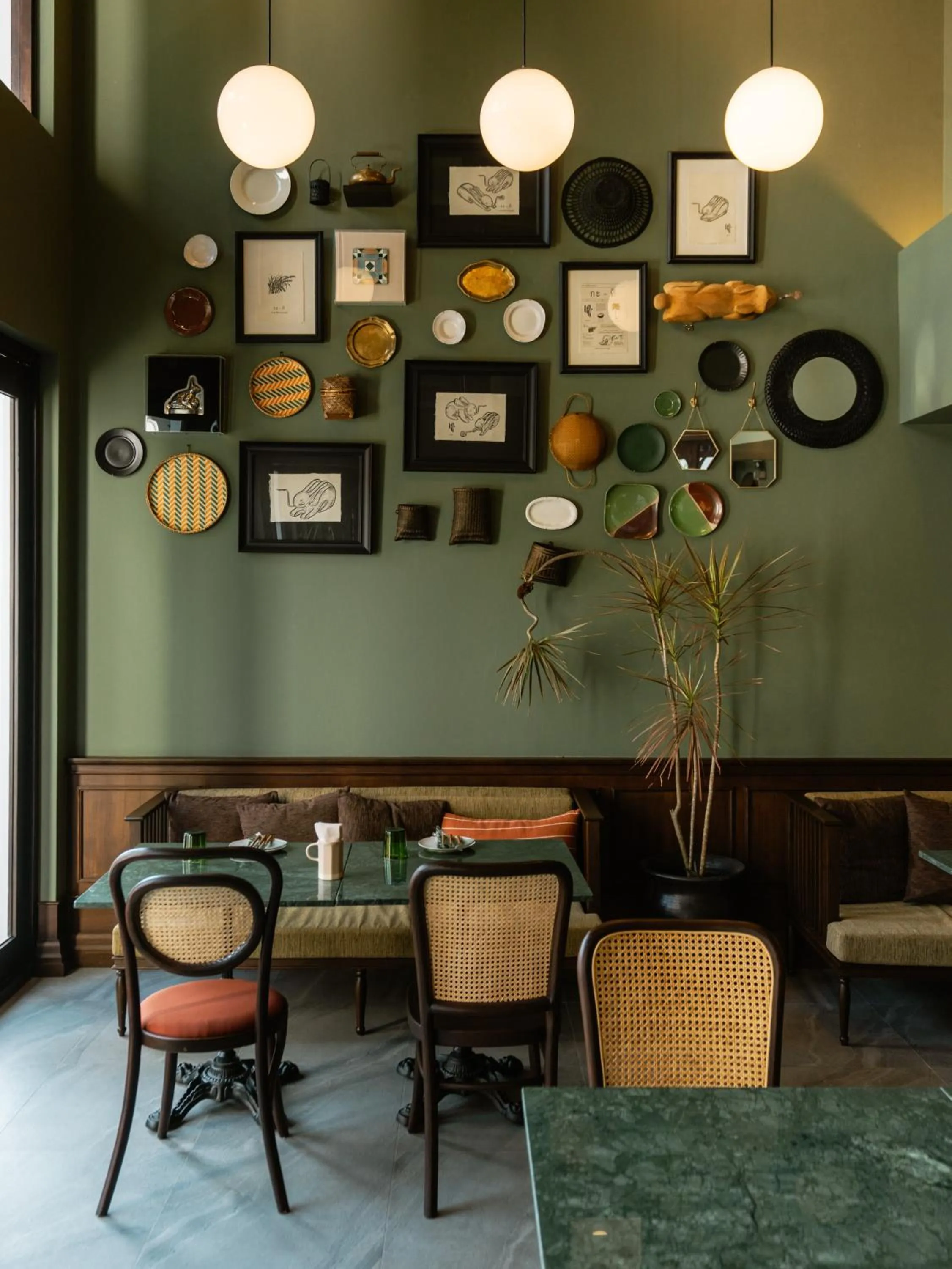 Restaurant/places to eat in Burirattana Hotel-An Adults Only Hotel