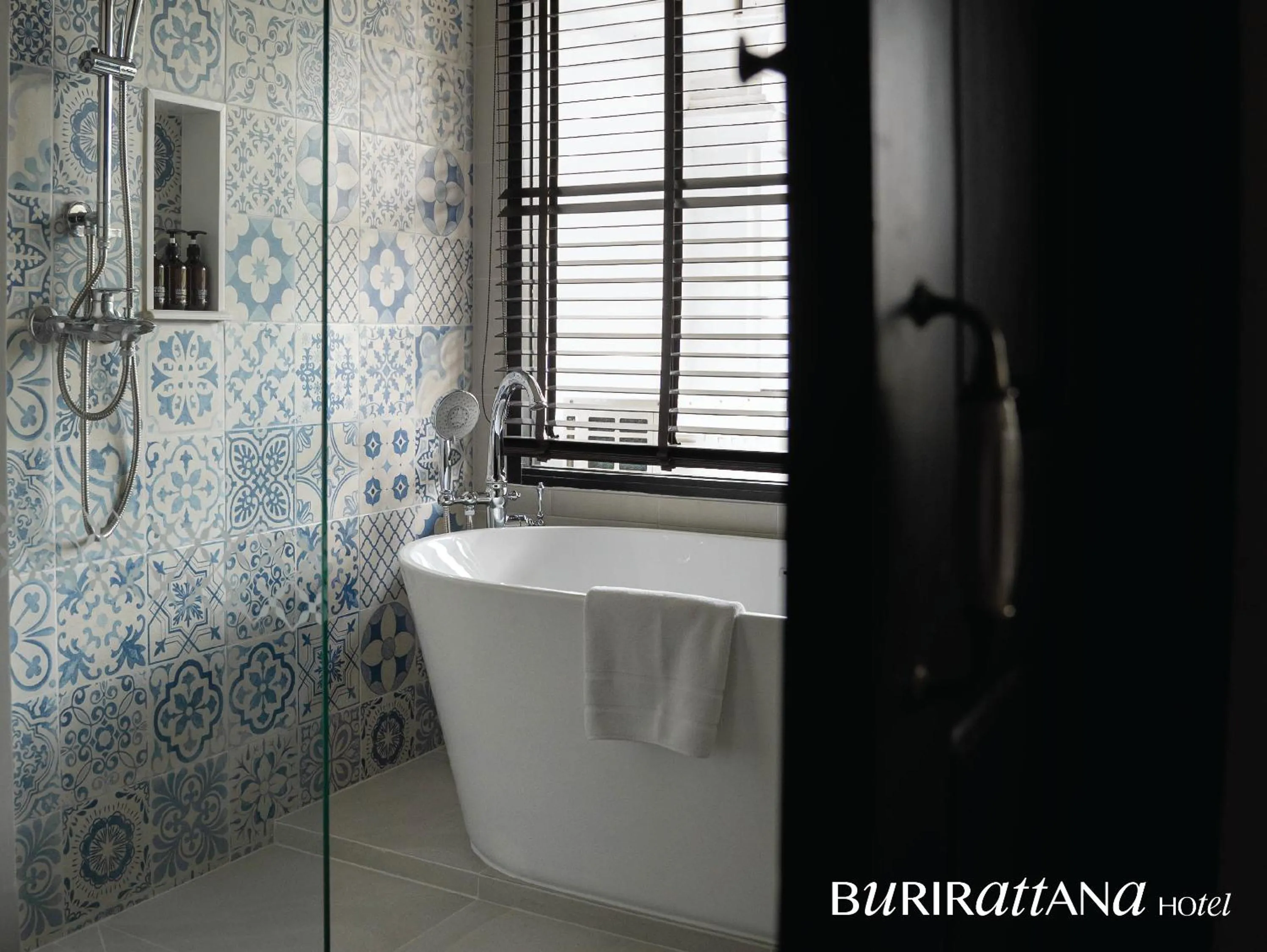 Bath in Burirattana Hotel-An Adults Only Hotel