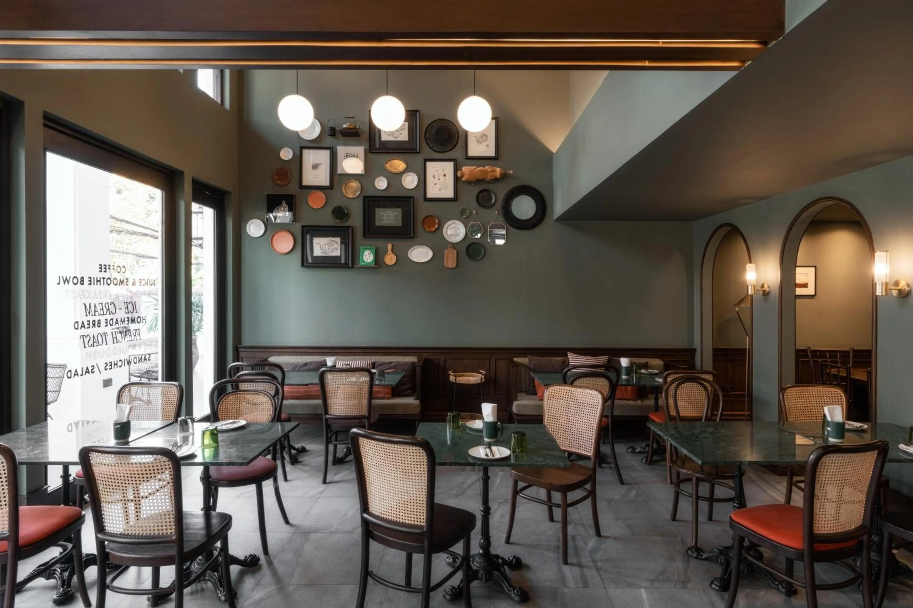 Restaurant/places to eat in Burirattana Hotel-An Adults Only Hotel