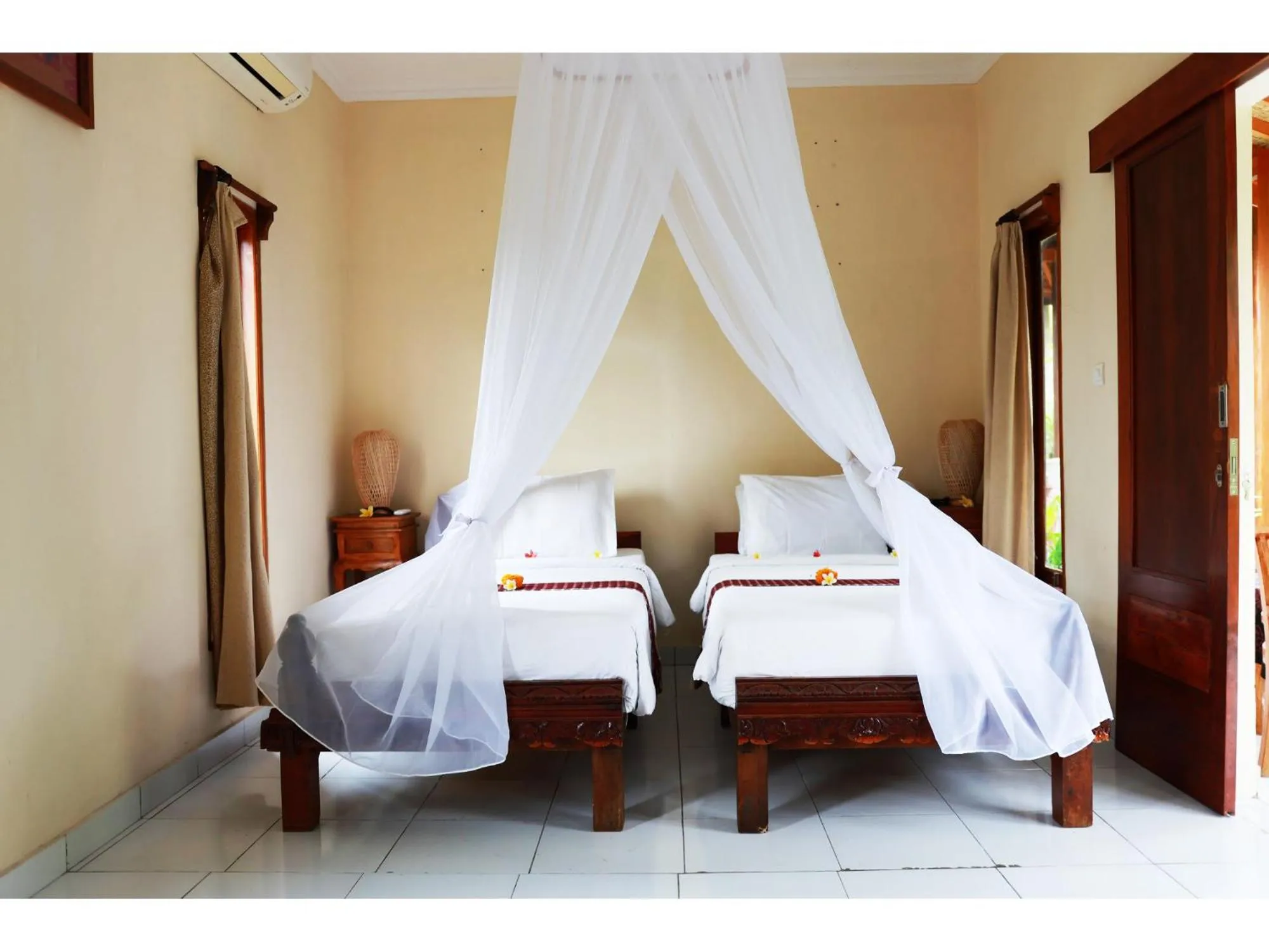 Photo of the whole room, Bed in Gongwi Cottages Sidemen