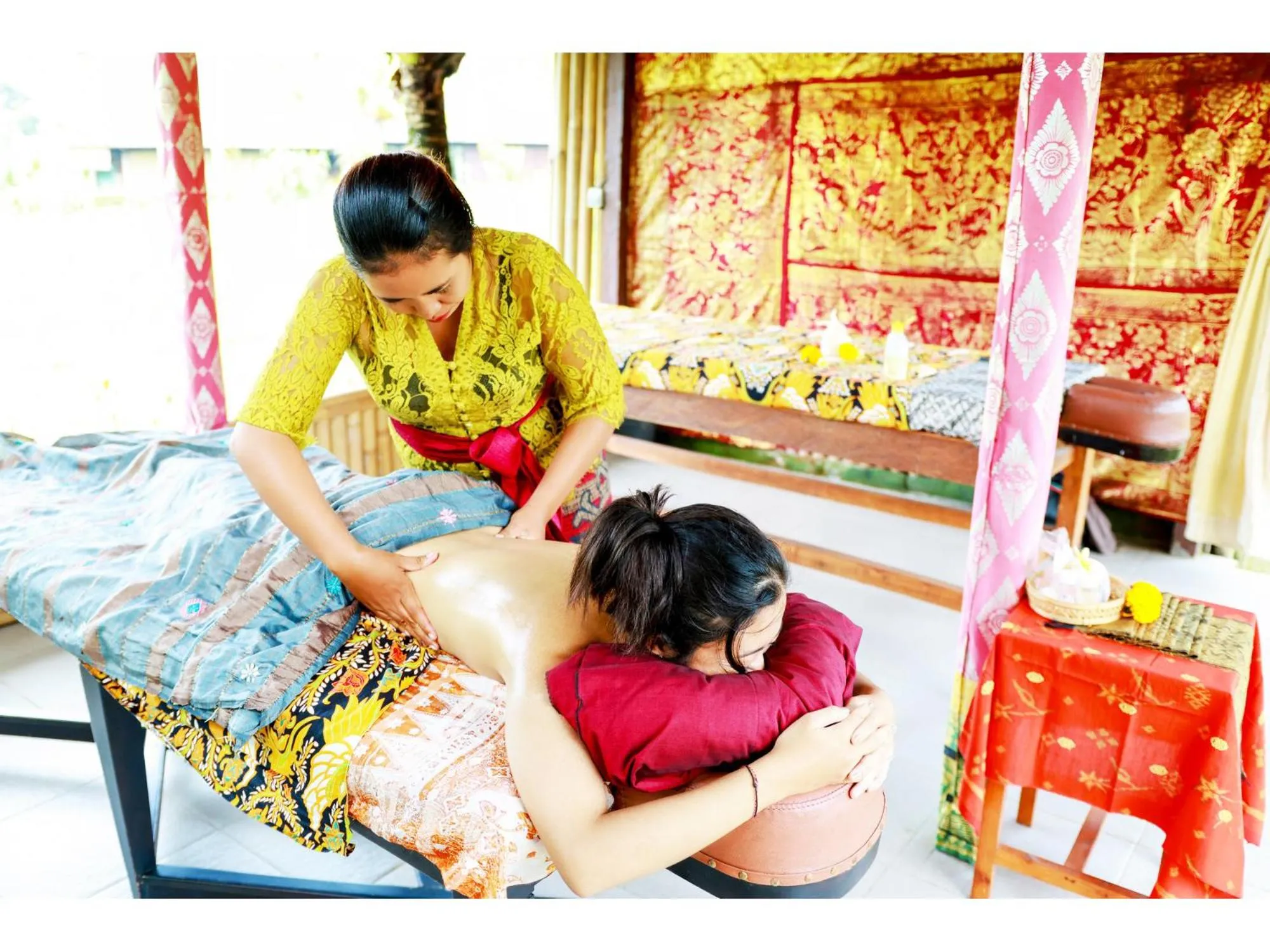 Massage in Gongwi Cottages Sidemen
