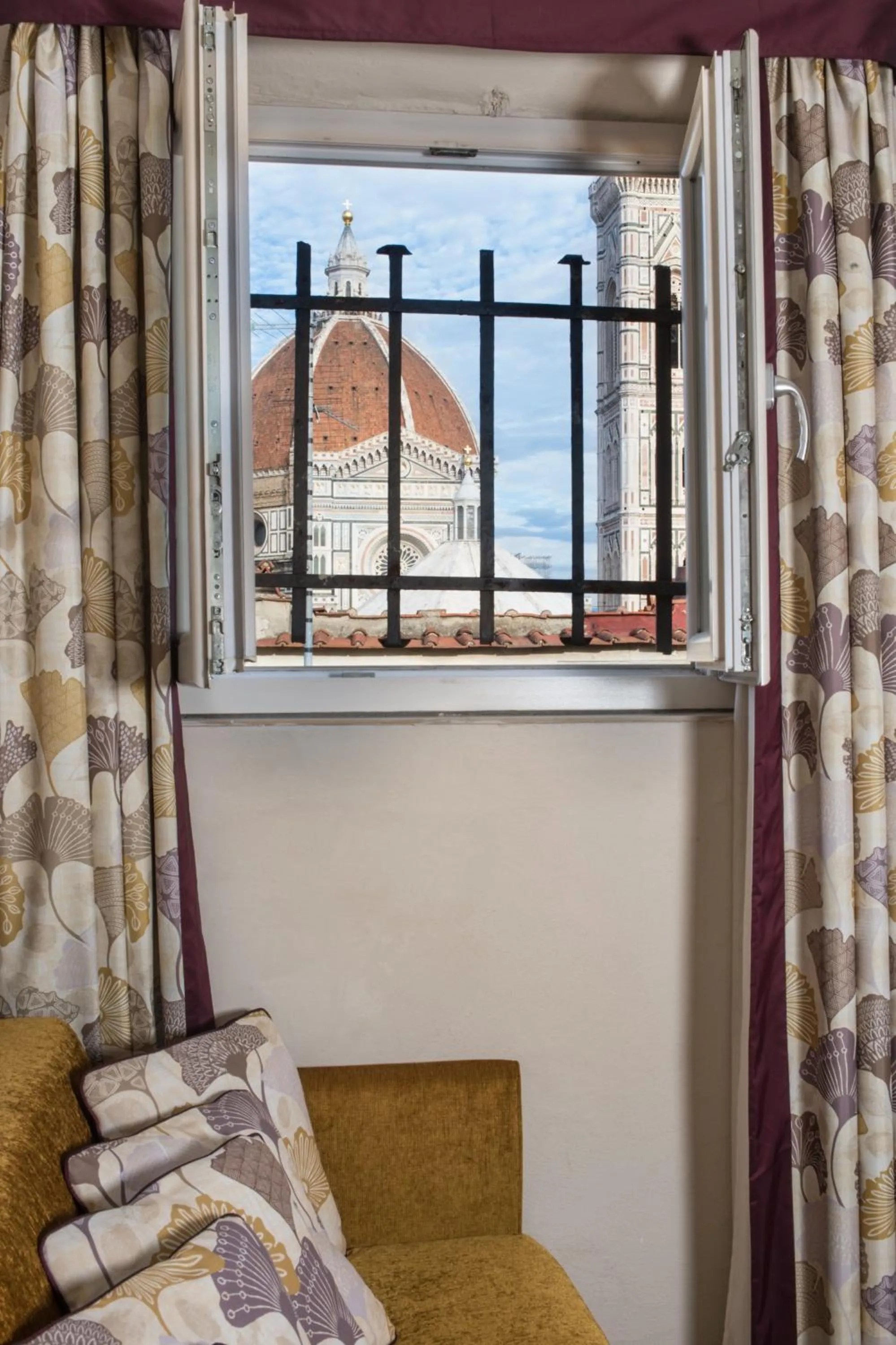 View (from property/room), Bed in Hotel Perseo