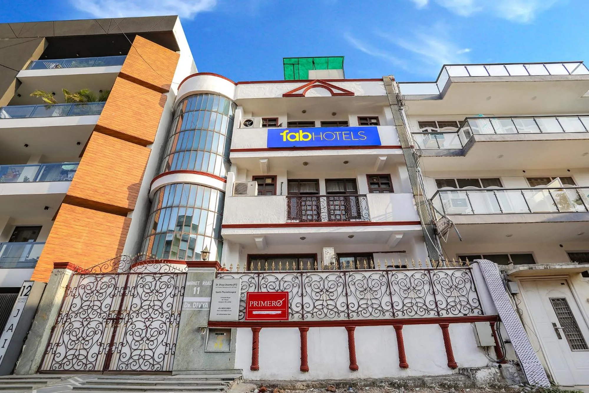 Facade/entrance in FabExpress Primero I