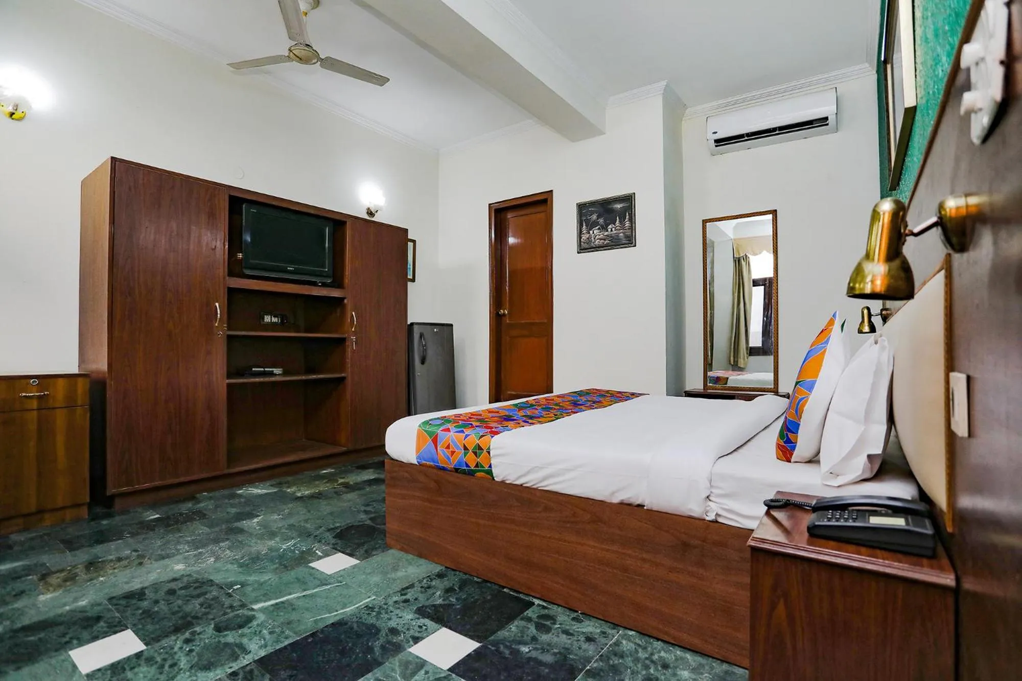 Bed in FabExpress Primero I