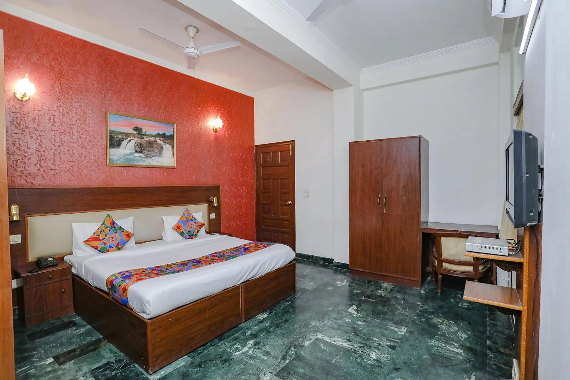 Bed in FabExpress Primero I