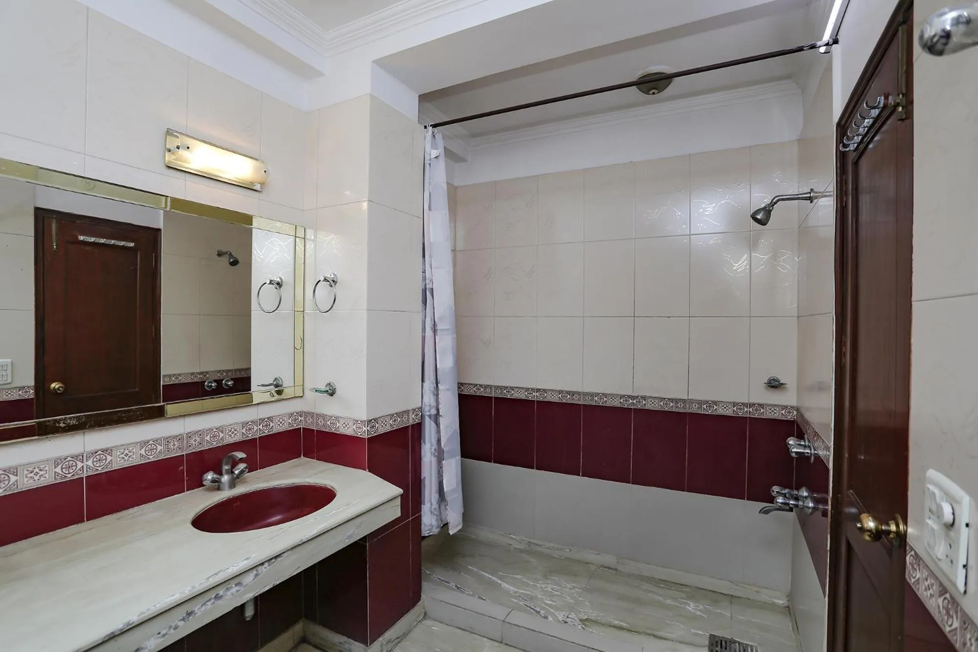 Bathroom in FabExpress Primero I