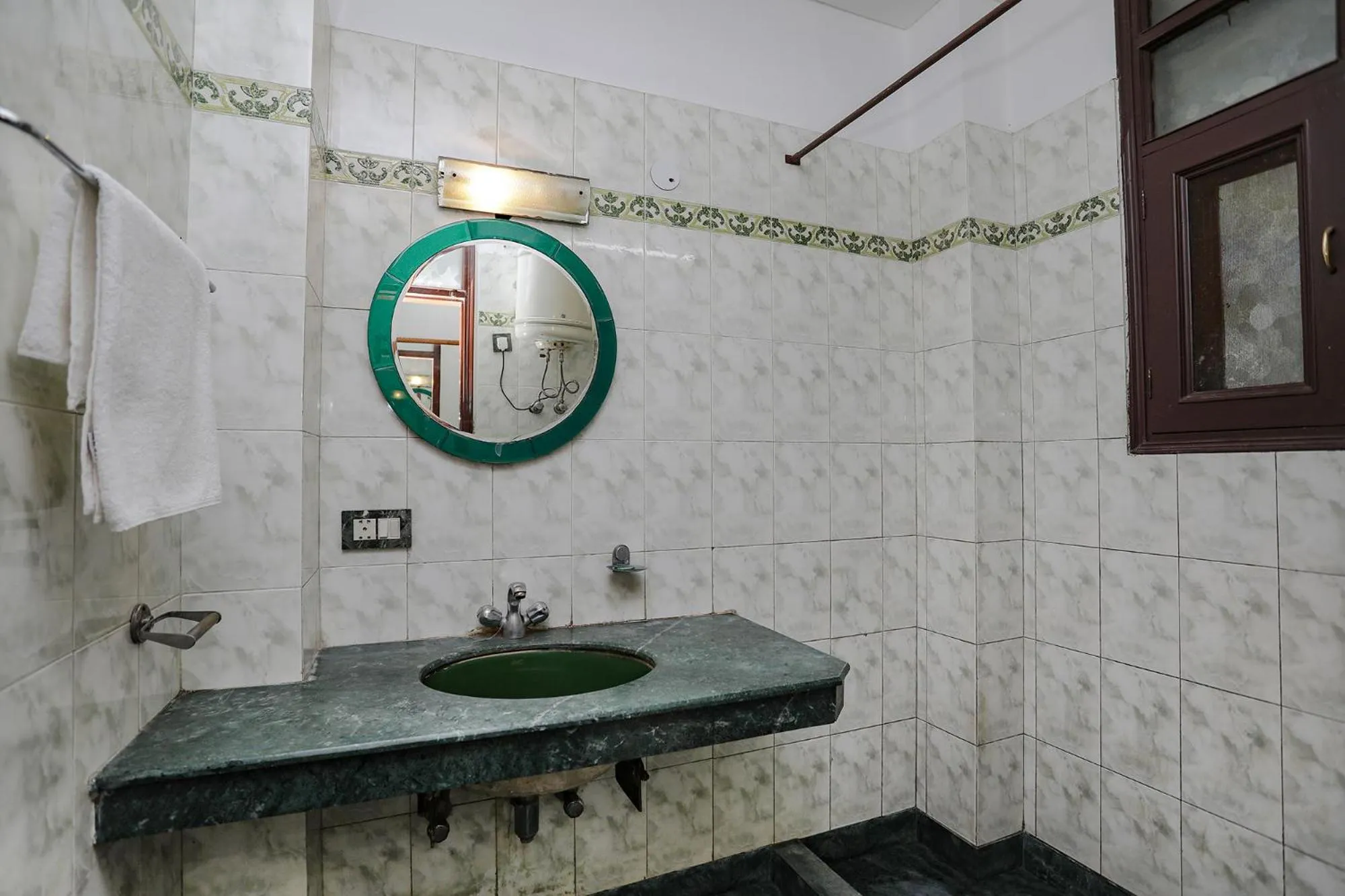 Bathroom in FabExpress Primero I