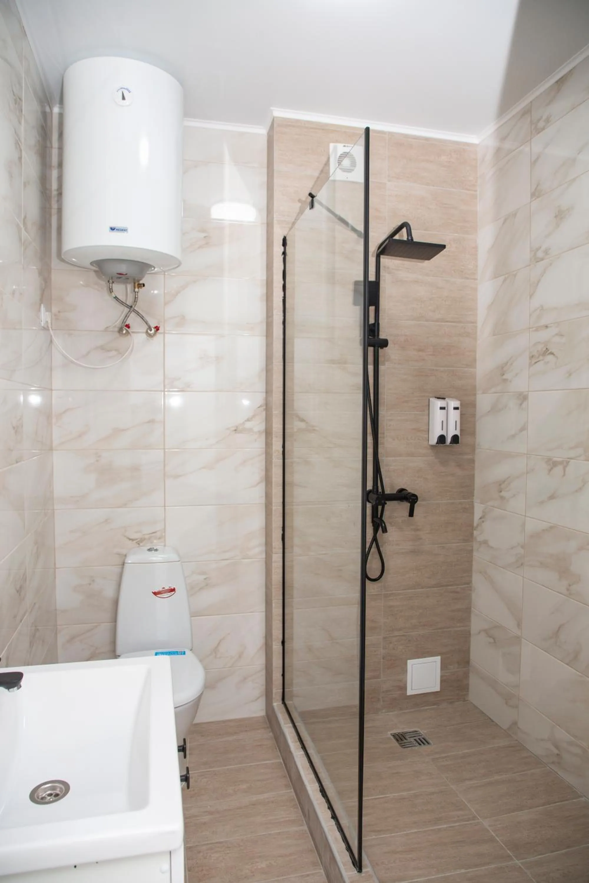 Shower in Silence hotel