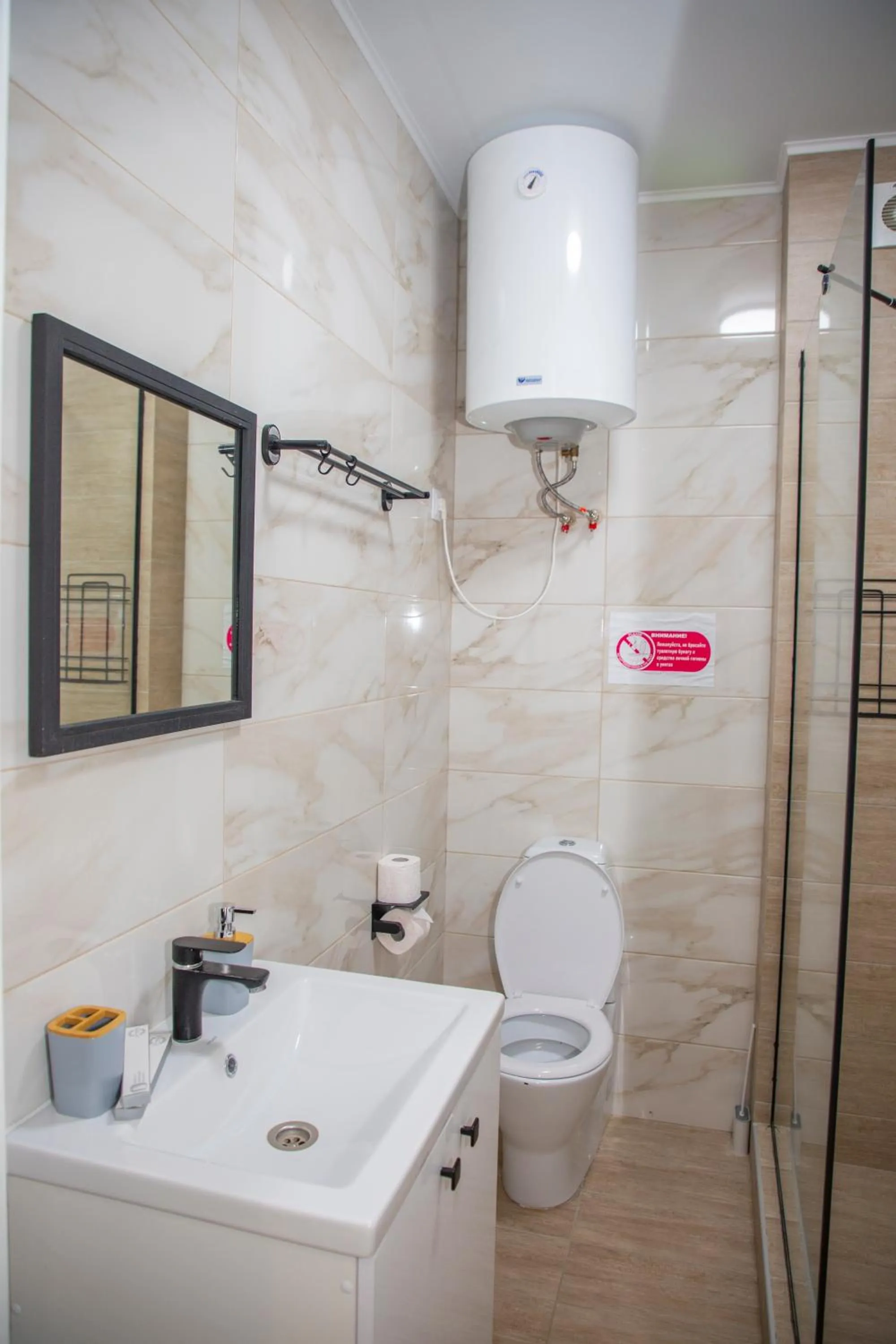 Shower in Silence hotel