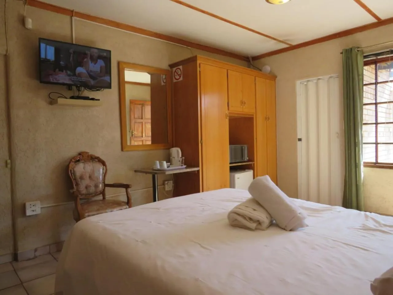 Bedroom in Kgatholoha Guest House