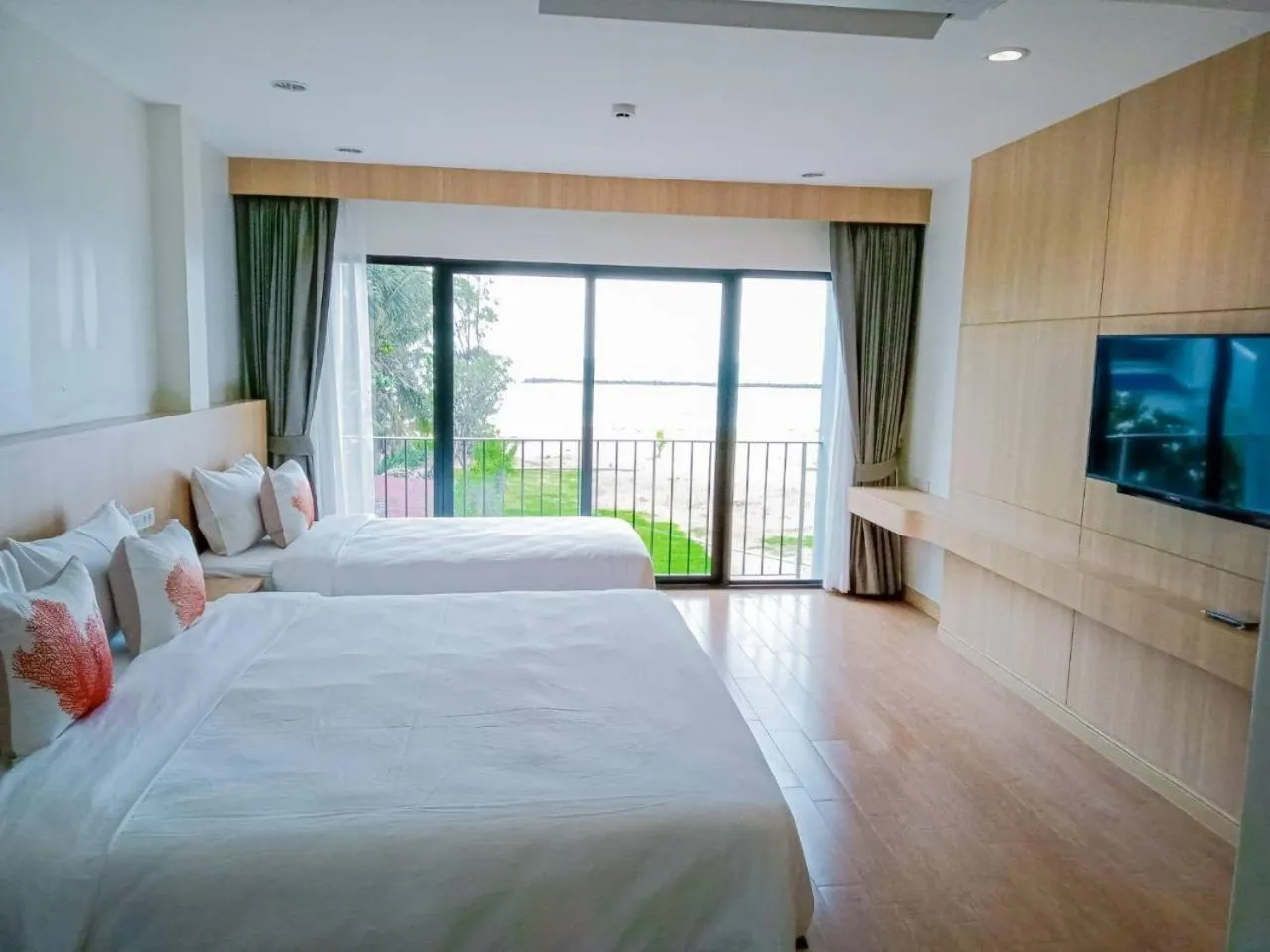 TV and multimedia, Bed in HATCHAO HERITAGE BEACH FRONT RESORT