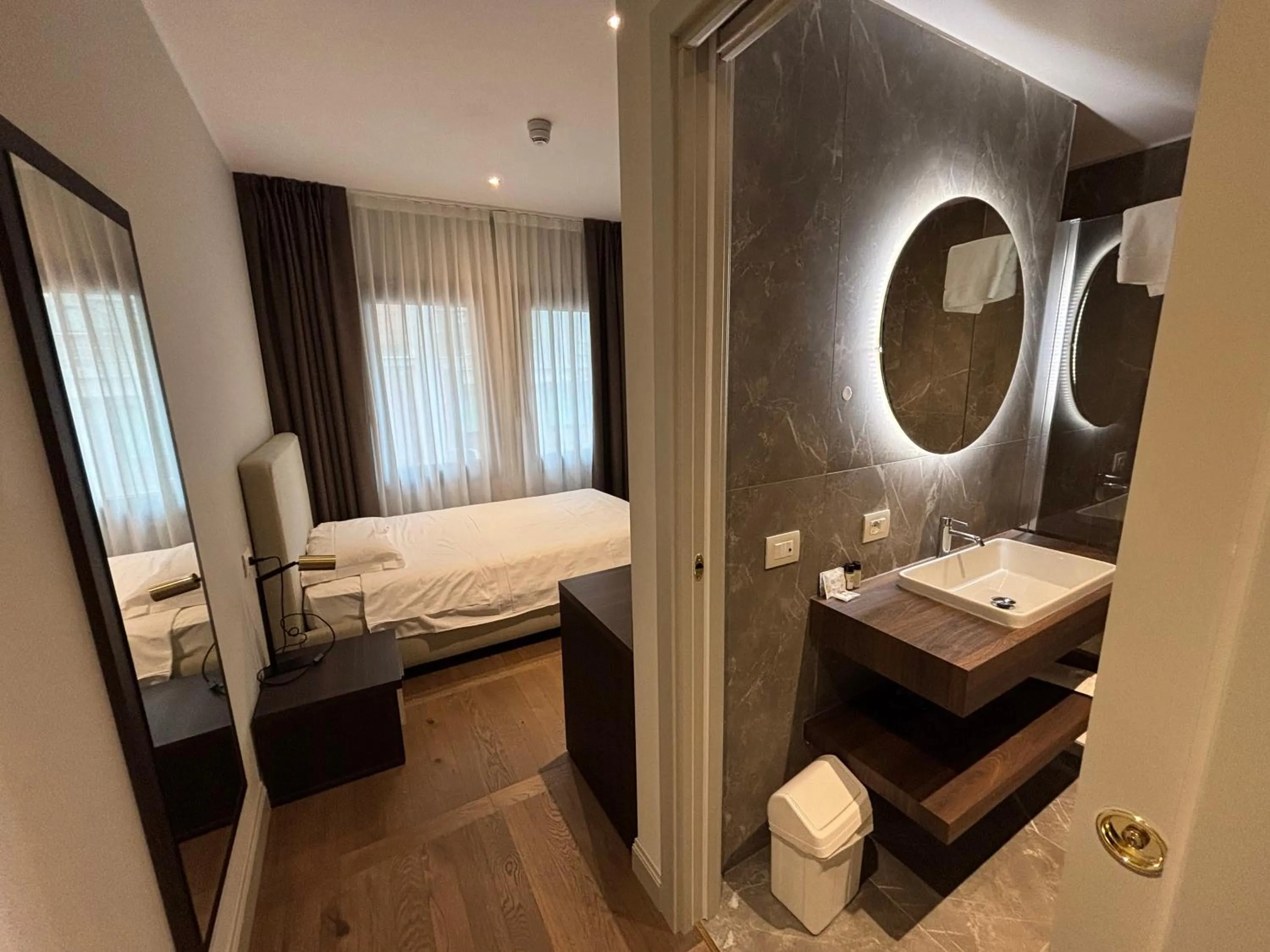 Bed in Hotel Carlton