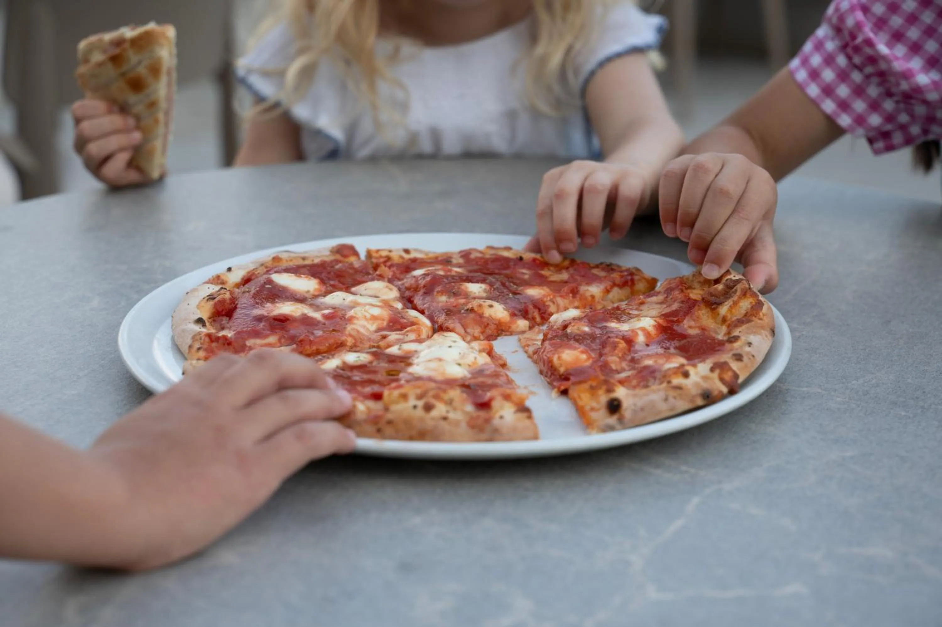 Restaurant/places to eat in Hotel Carlton