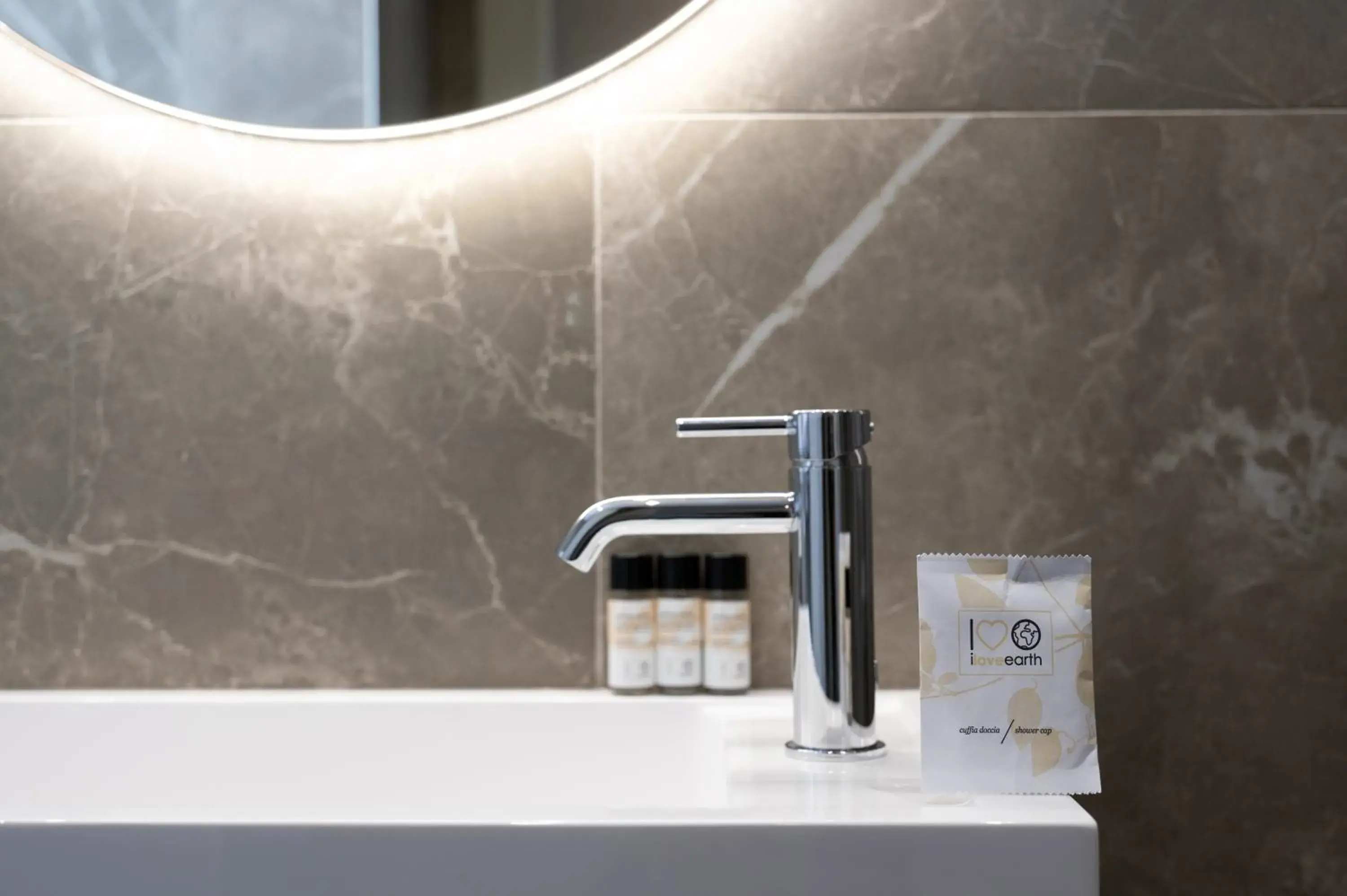 Bathroom in Hotel Carlton Bathroom in Hotel Carlton