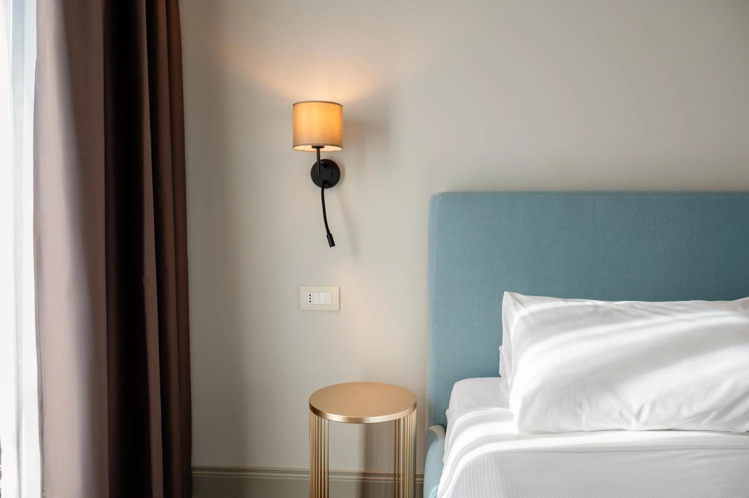 Bed in Hotel Carlton