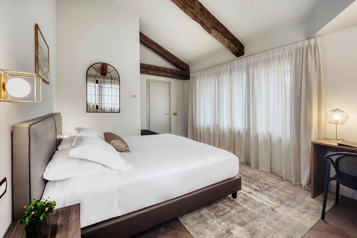 Bedroom, Bed in Hotel Carlton