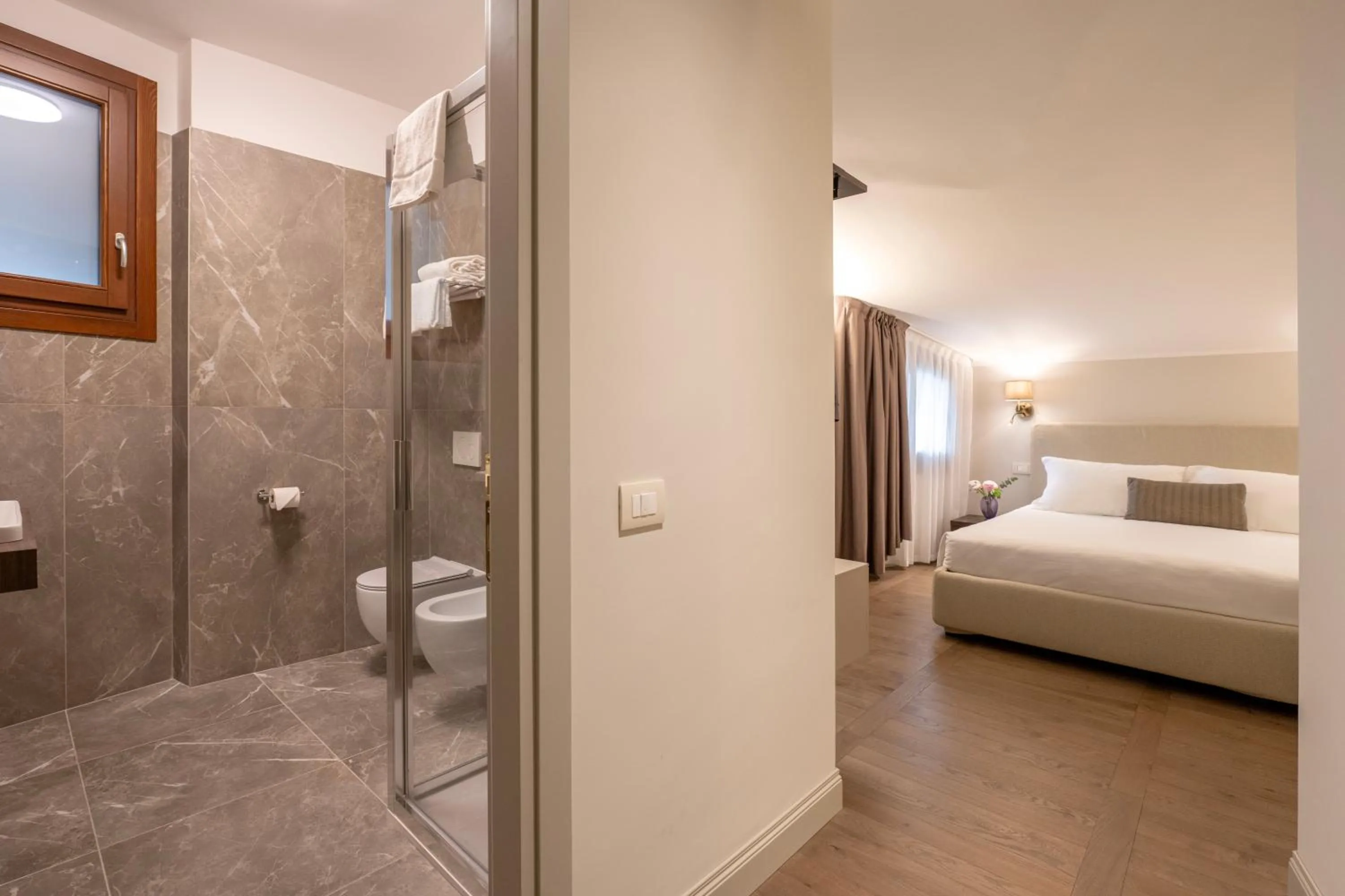 Bedroom, Bed in Hotel Carlton