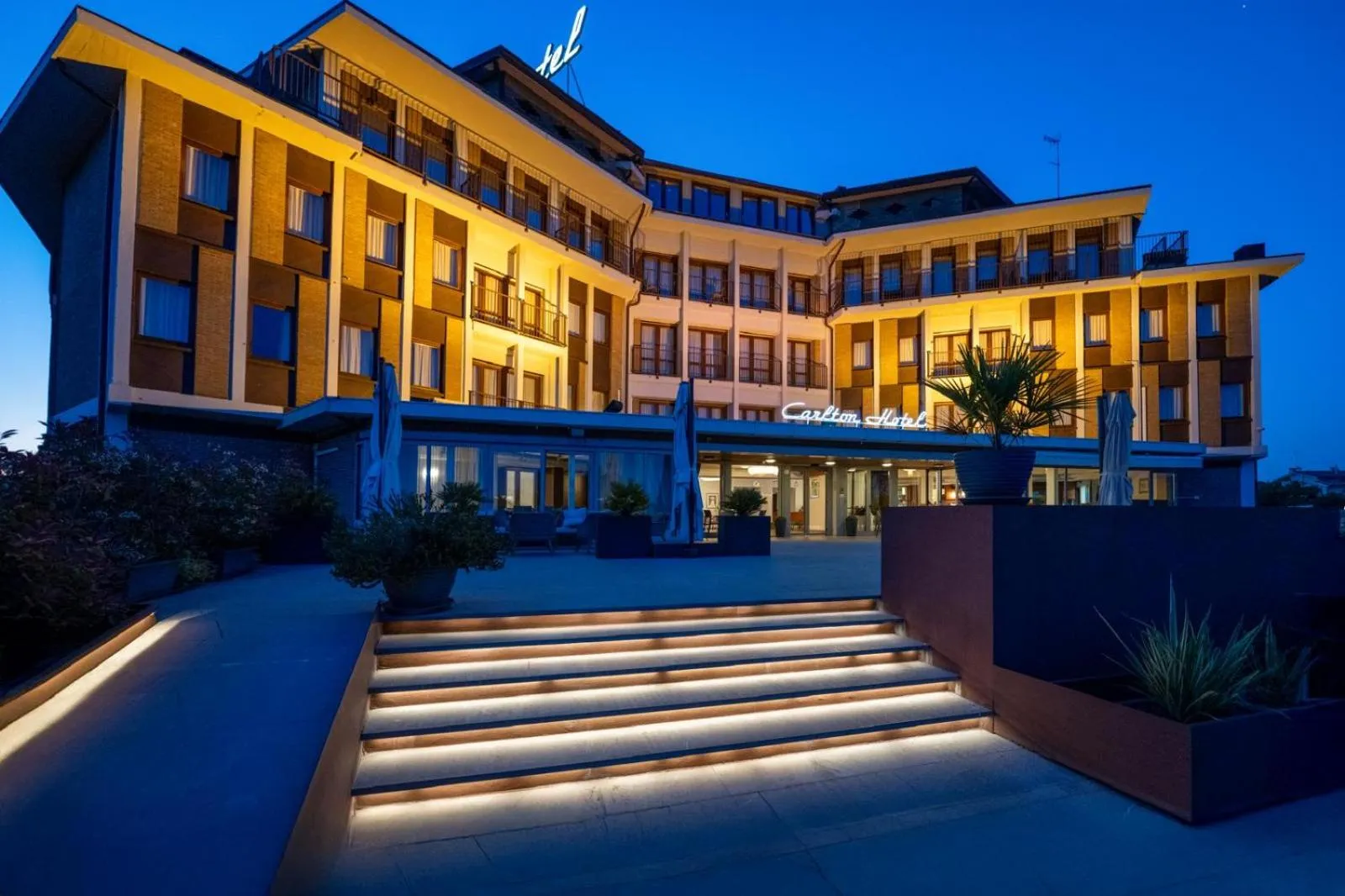 Property building in Hotel Carlton