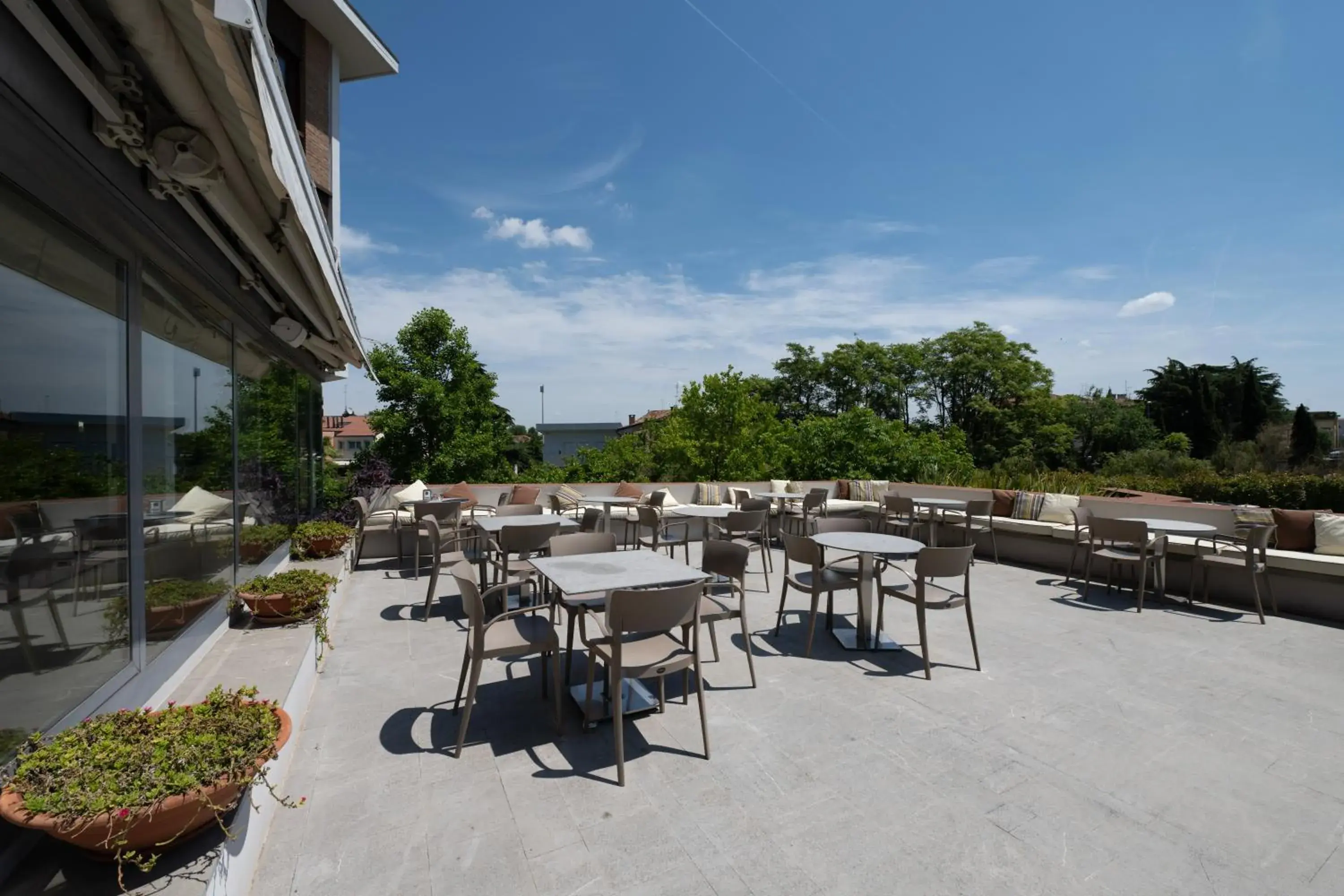 Property building in Hotel Carlton Property building in Hotel Carlton