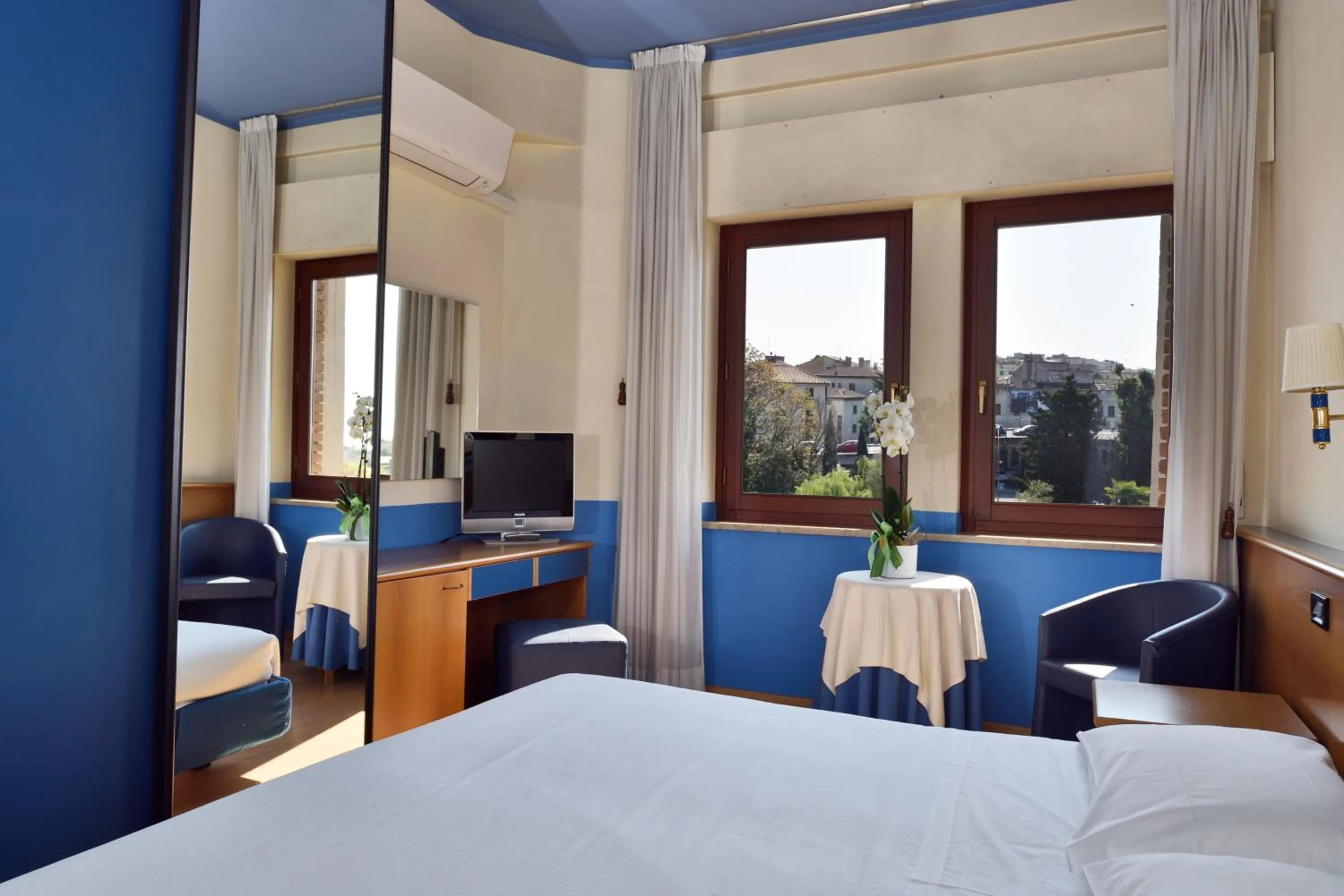 Economy Double or Twin Room in Hotel Carlton