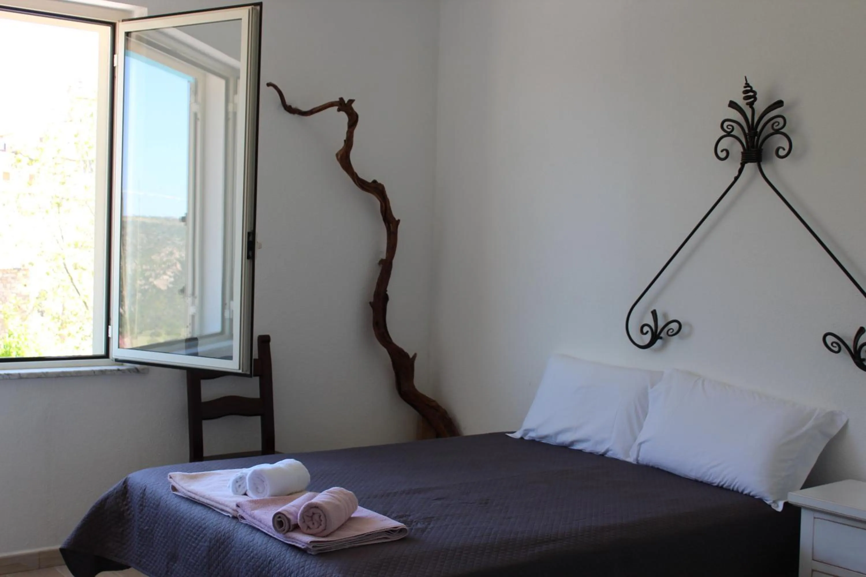 Bed in bed and breakfast Murales Orgosolo