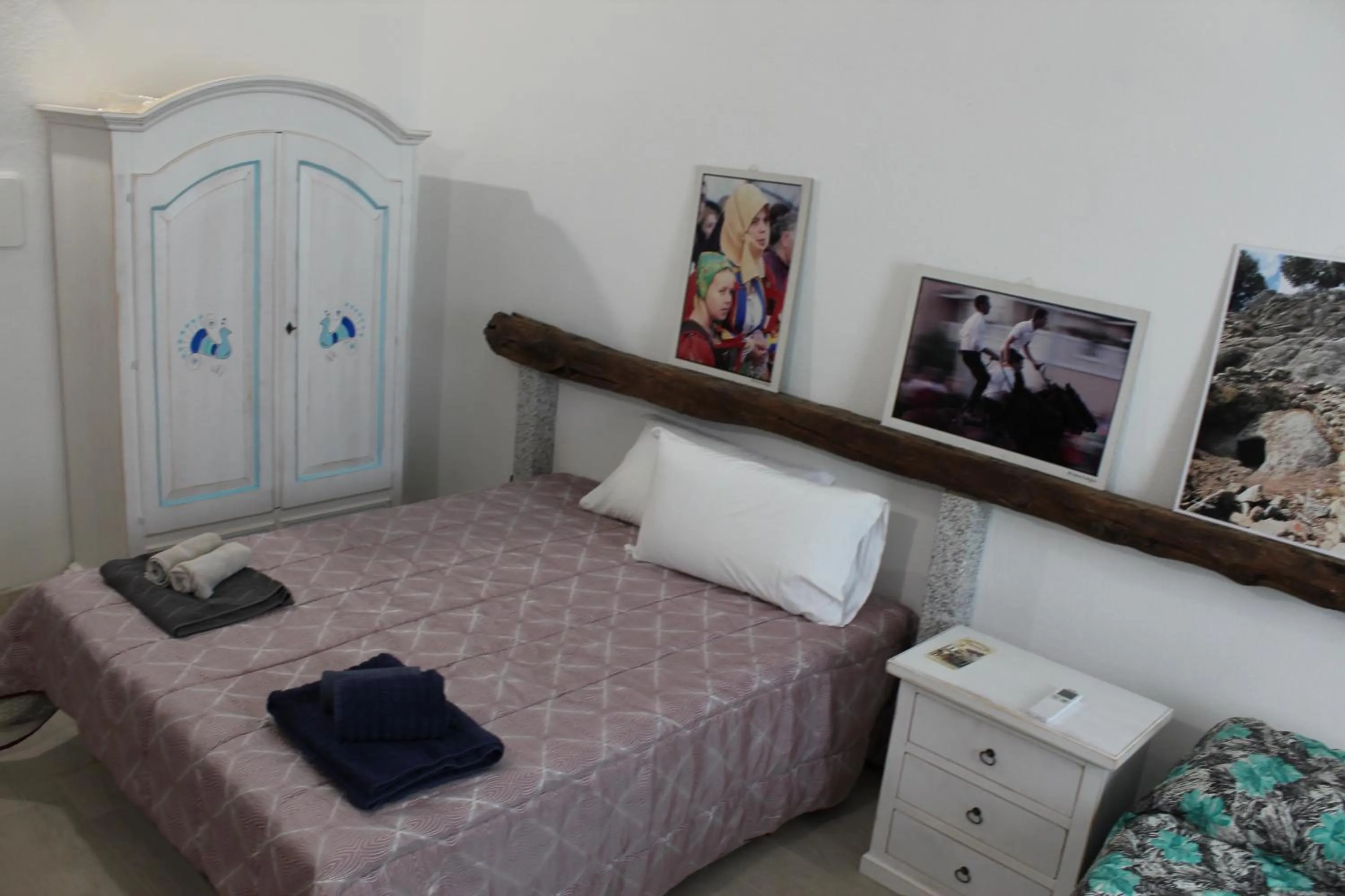 Bed in bed and breakfast Murales Orgosolo